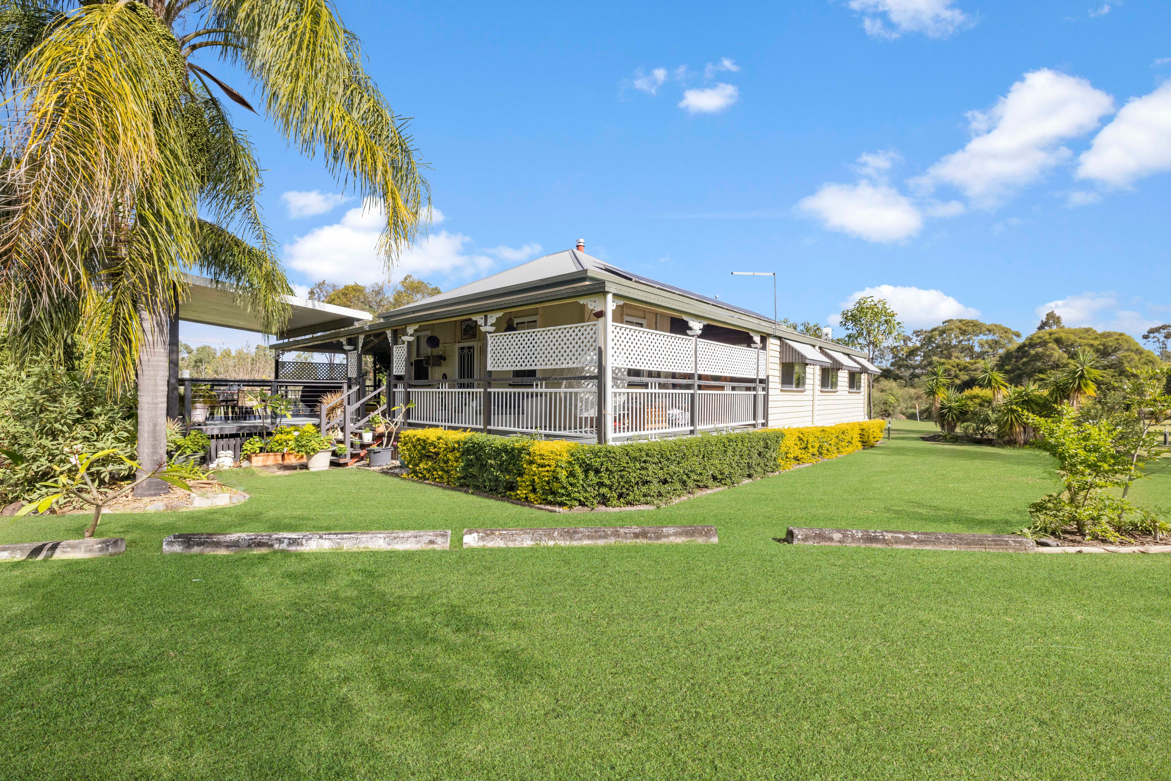 1 Fleur Crescent, Lockyer Waters, QLD 4311