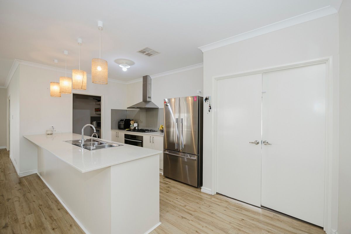 9 Ashmore Avenue — photo 4 of 28