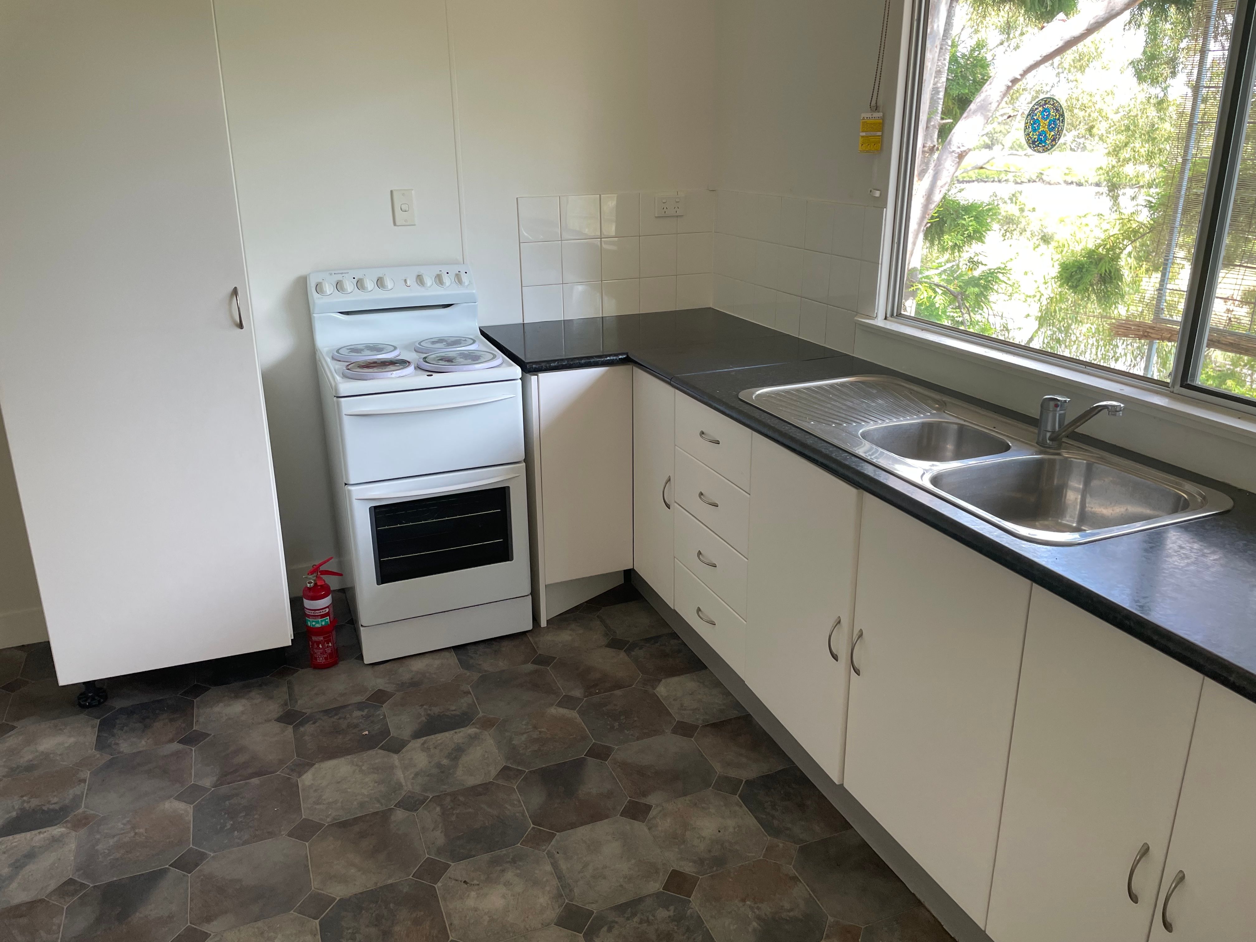 33 Fletcher Street, West Gladstone, QLD 4680