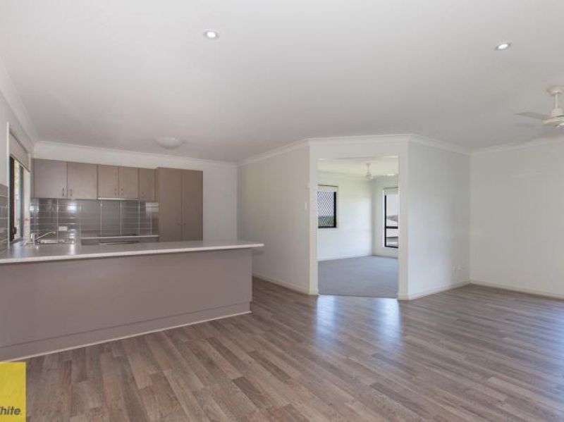 35 Summit Parade, Bahrs Scrub, QLD 4207