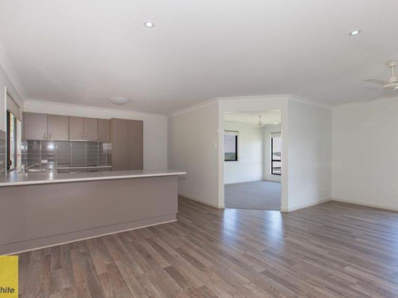 35 Summit Parade, Bahrs Scrub, QLD 4207
