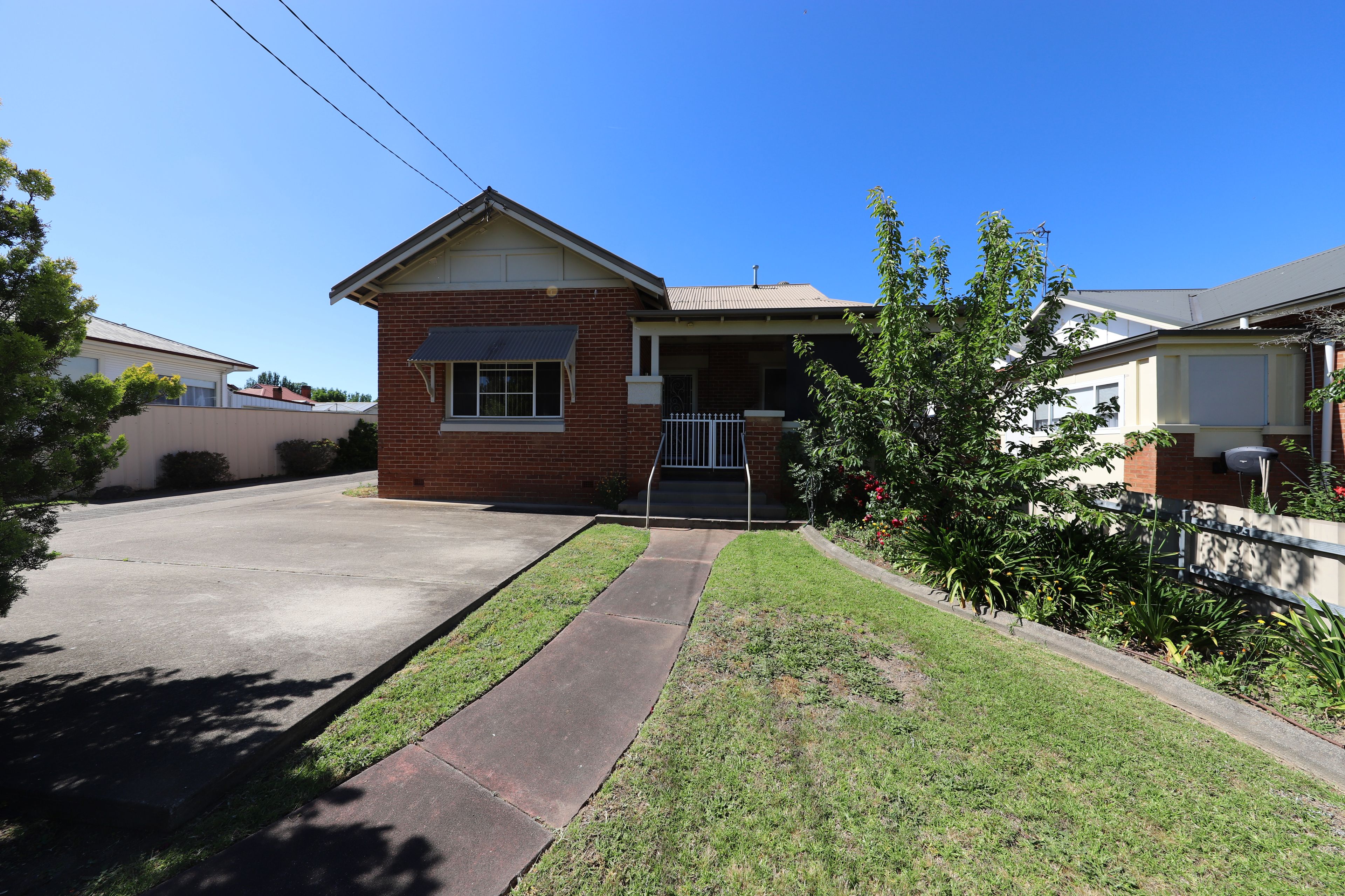 4 Carey Street, Tumut NSW 2720