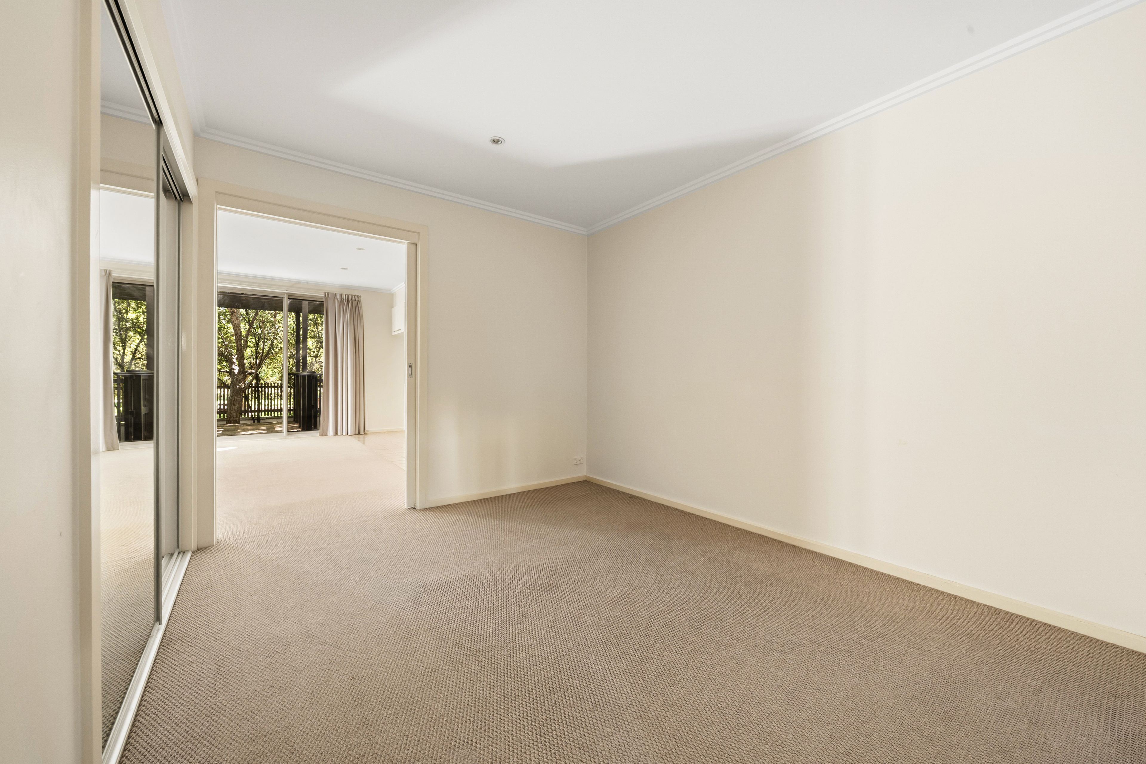 7/123 Lowanna Street — photo 3 of 14