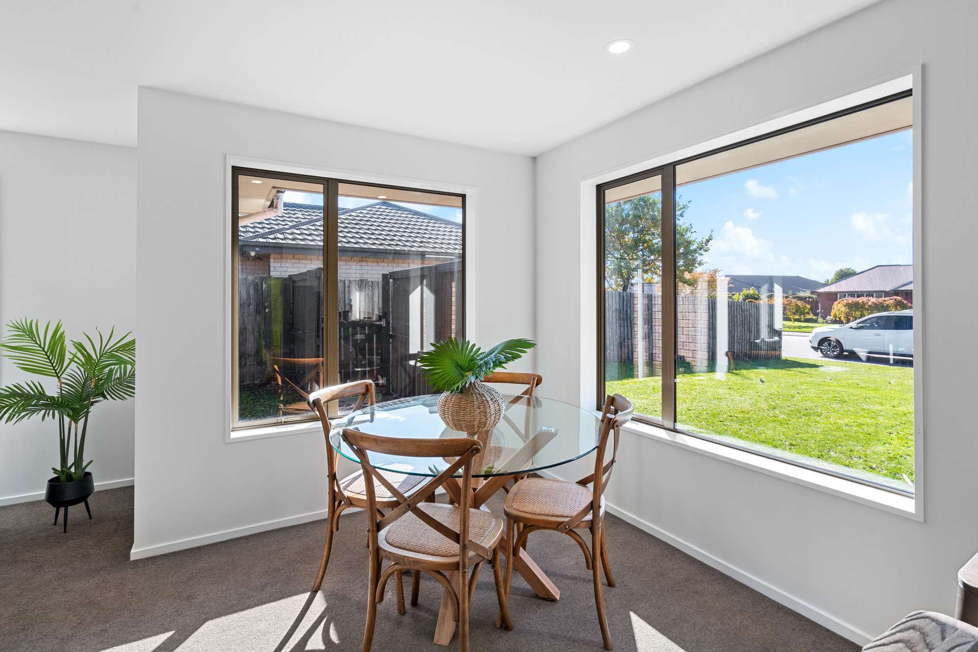 23 Overbury Crescent photo 2