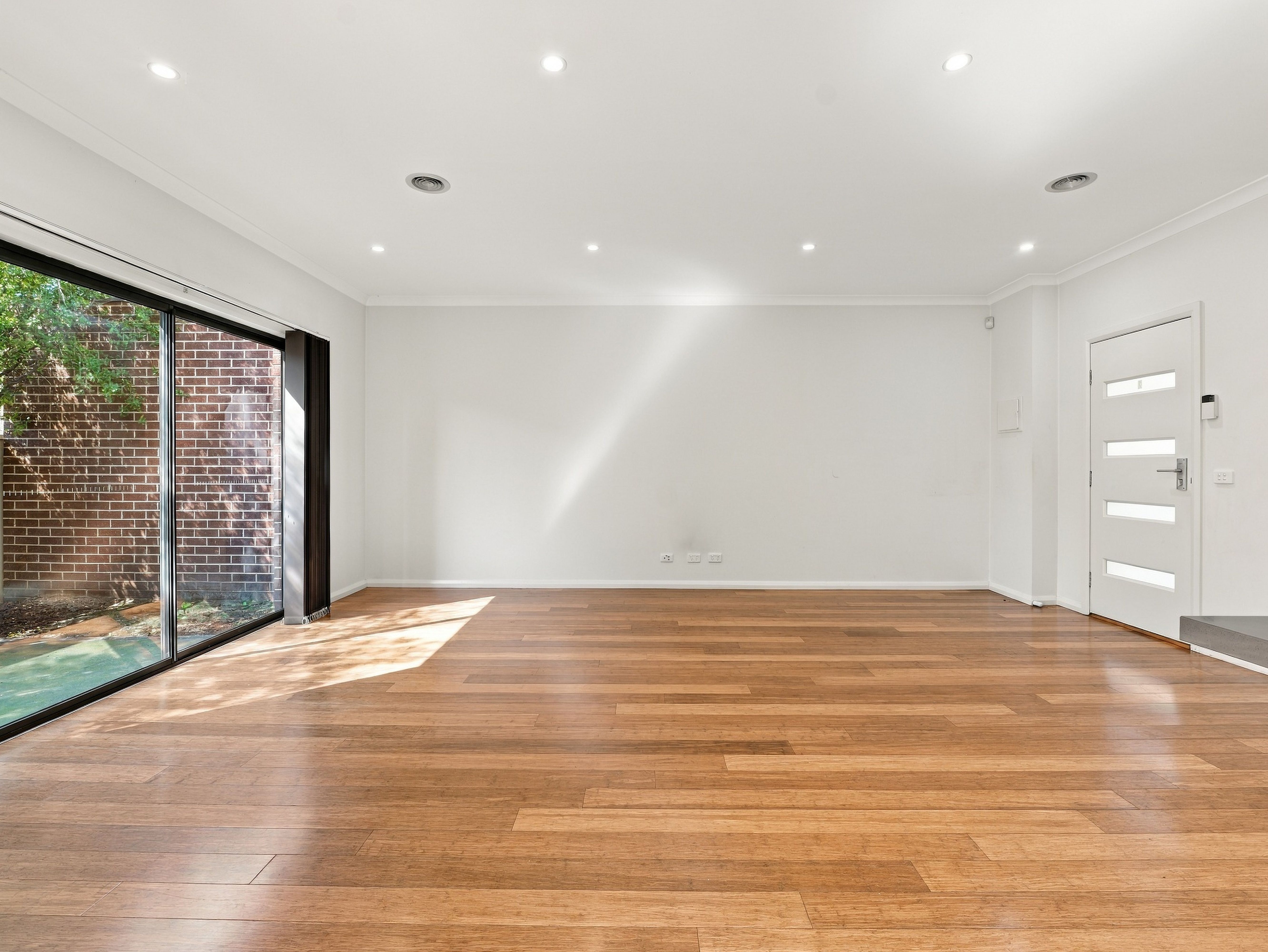 2/21 Leslie Street — photo 4 of 22