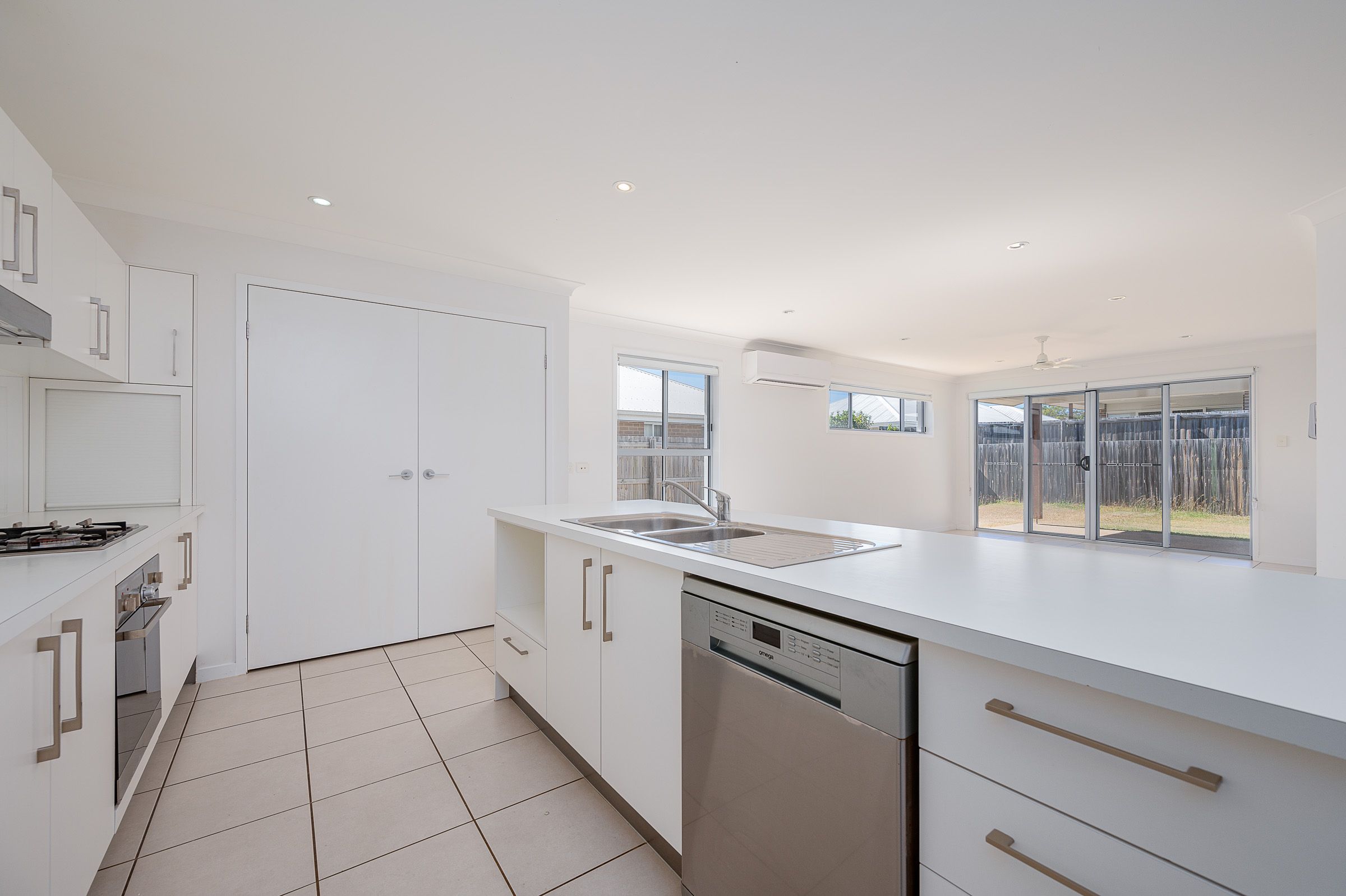 24 Petrel Street, Kirkwood, QLD 4680