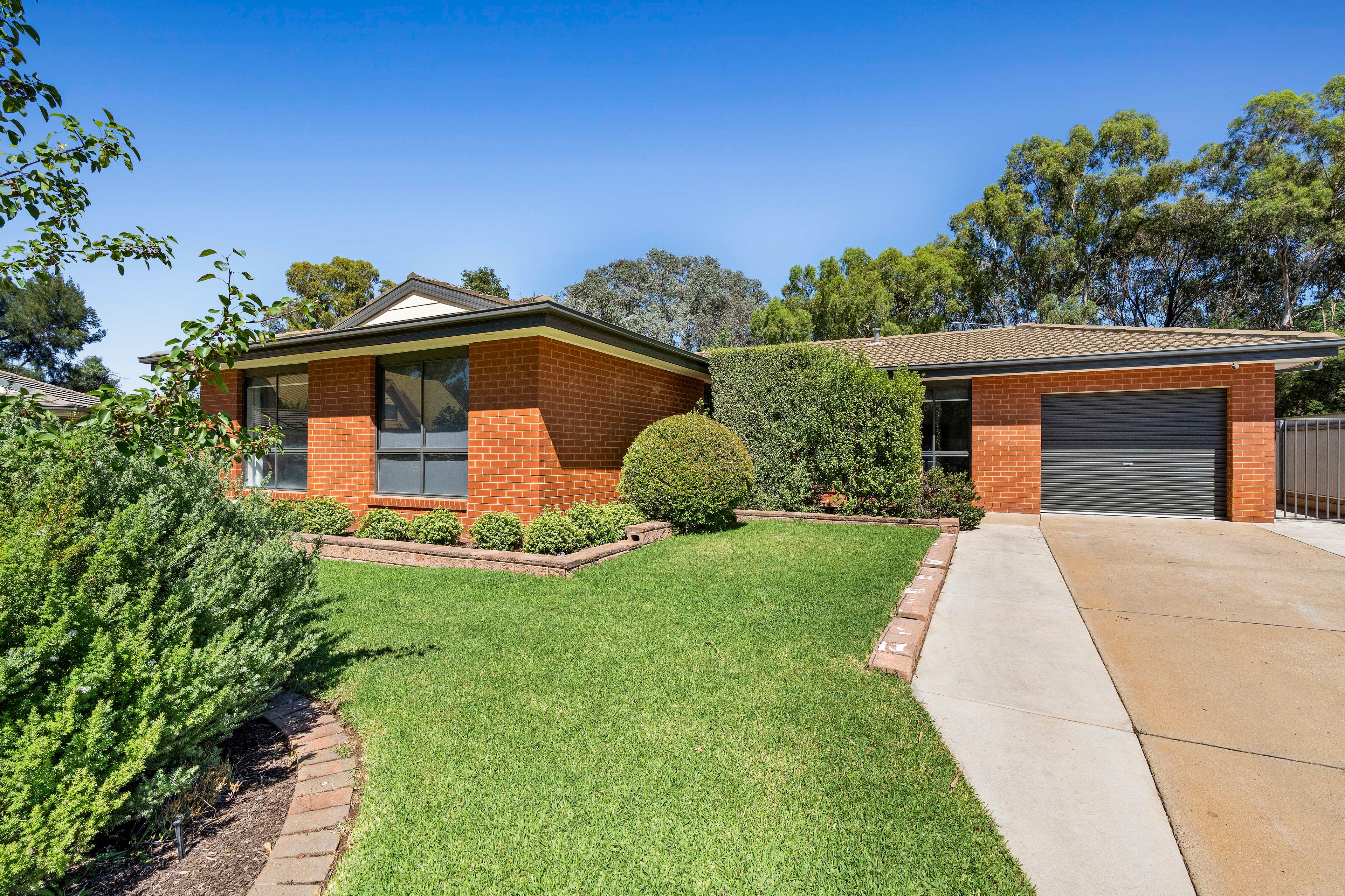 7 Egret Place, Estella NSW 2650