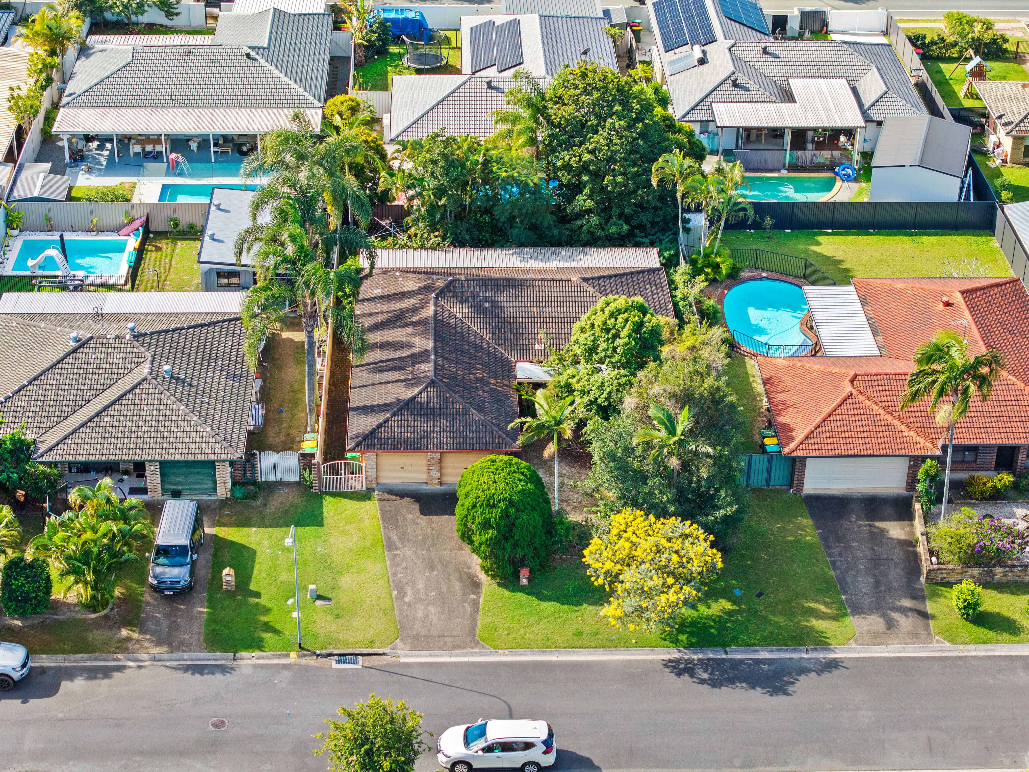 6 Timana Avenue, Mermaid Waters, QLD 4218