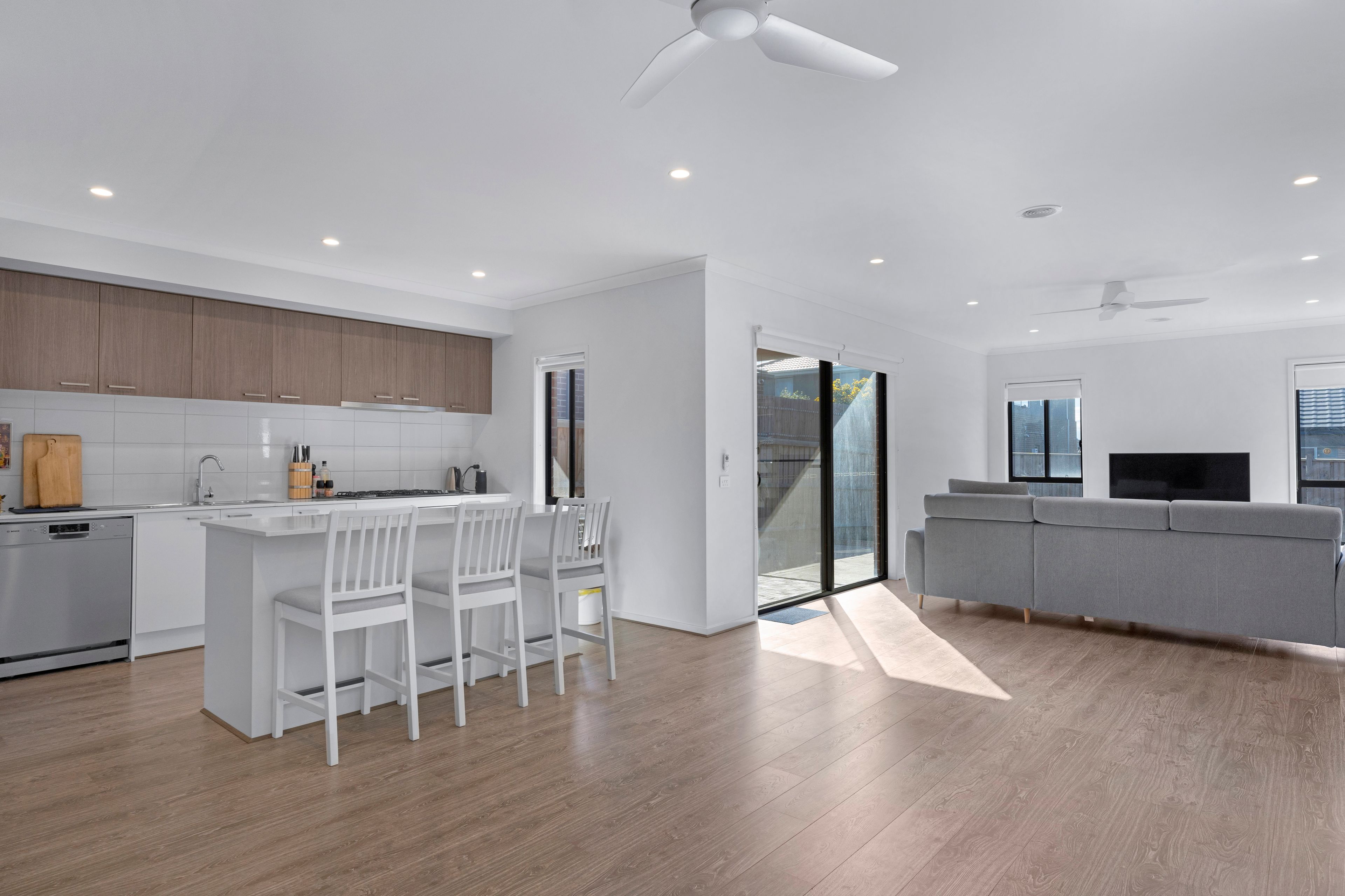 6 Lamaro Way — photo 3 of 10