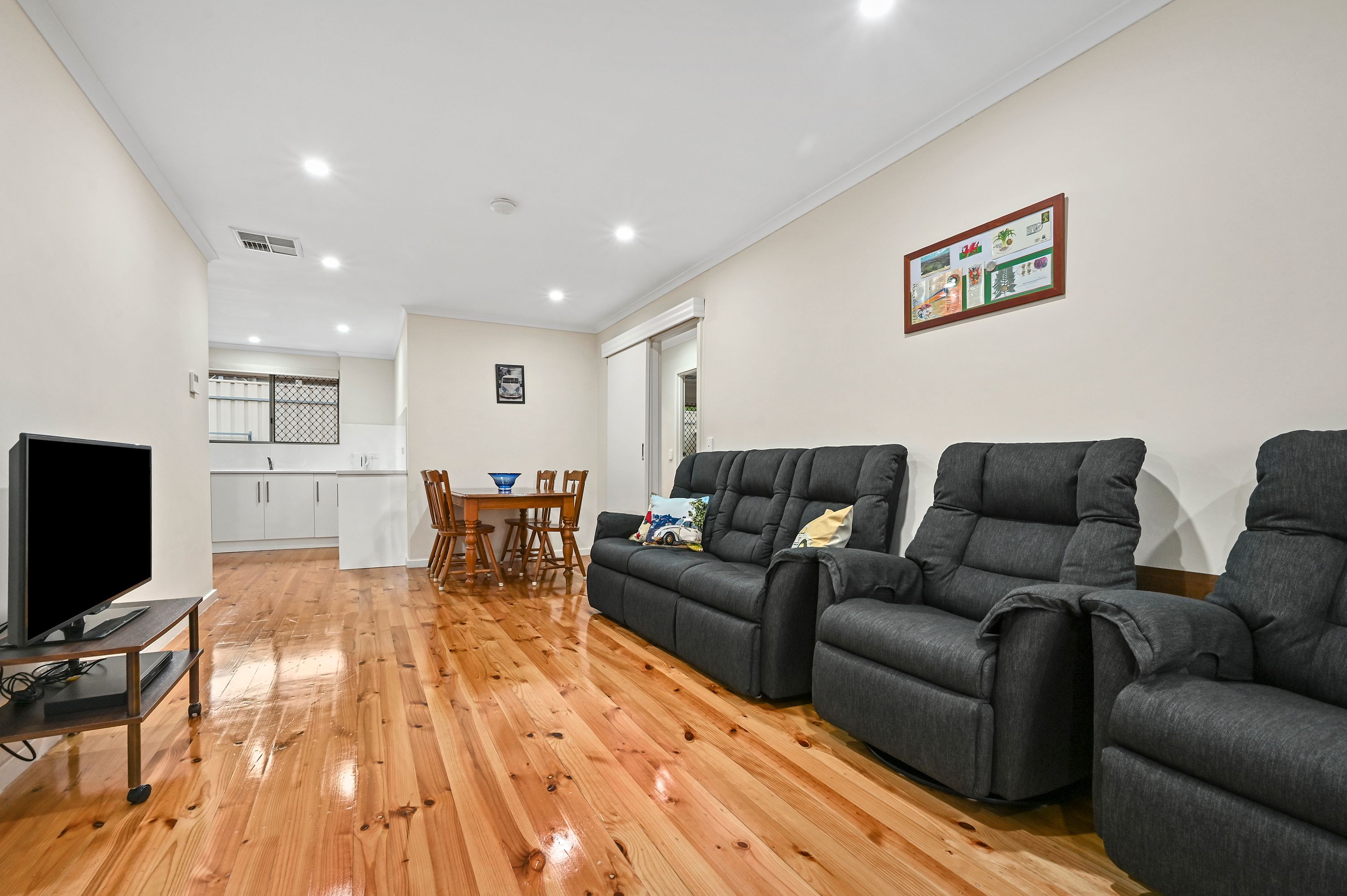 5/17 Military Road — photo from Ray White Semaphore