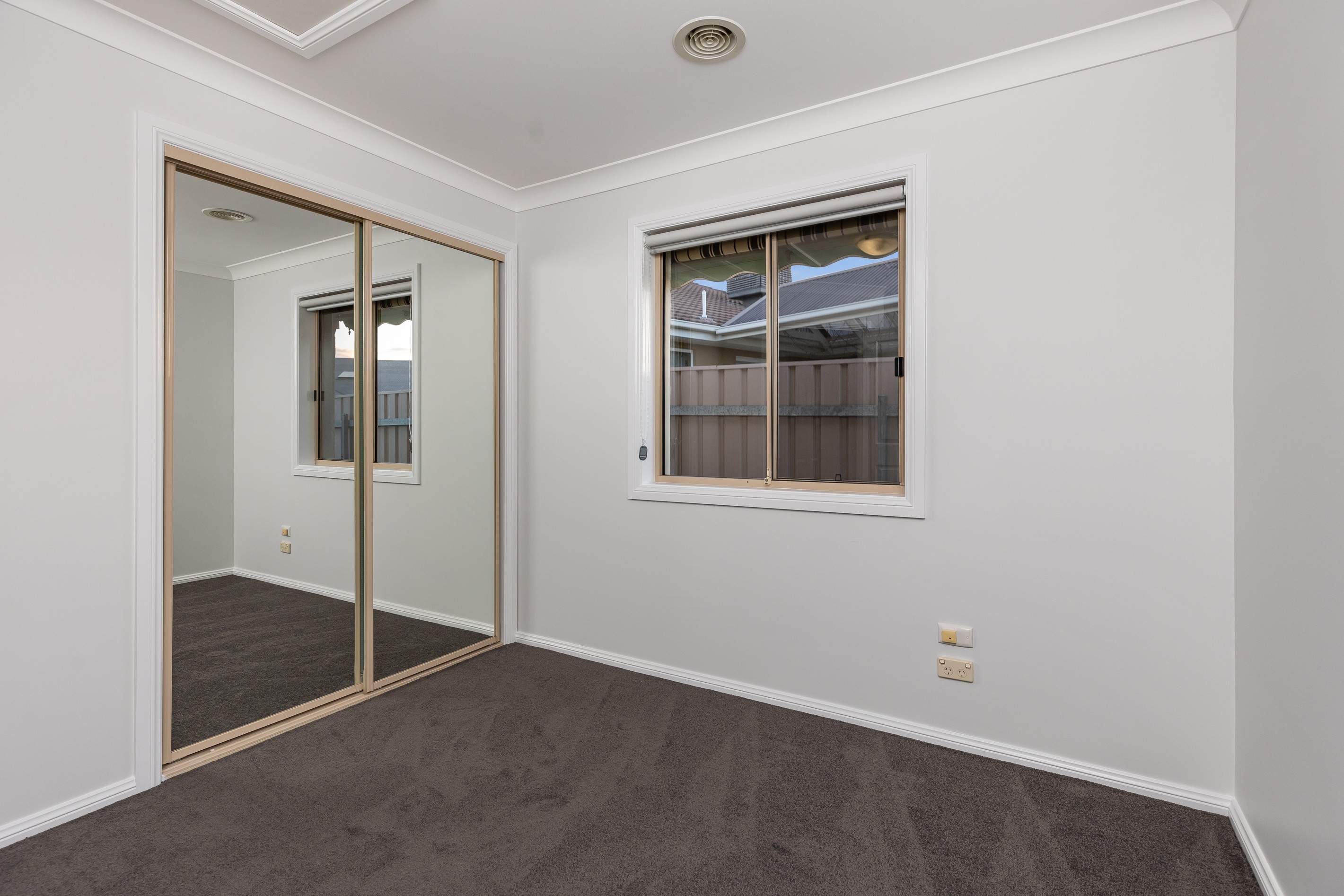 95 Yentoo Drive, Glenfield Park, NSW 2650