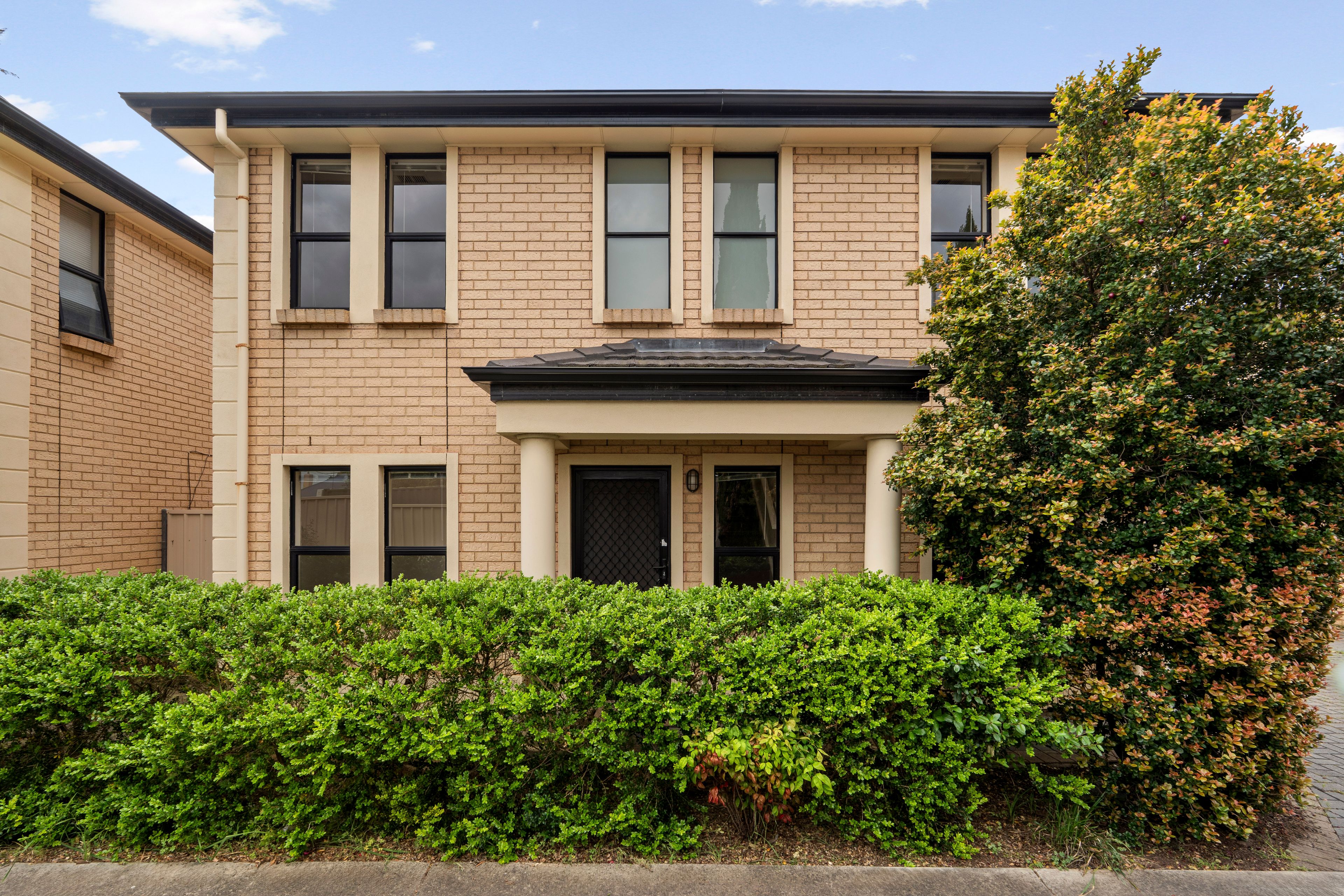 2/2 West Street — photo from Ray White Glenelg
