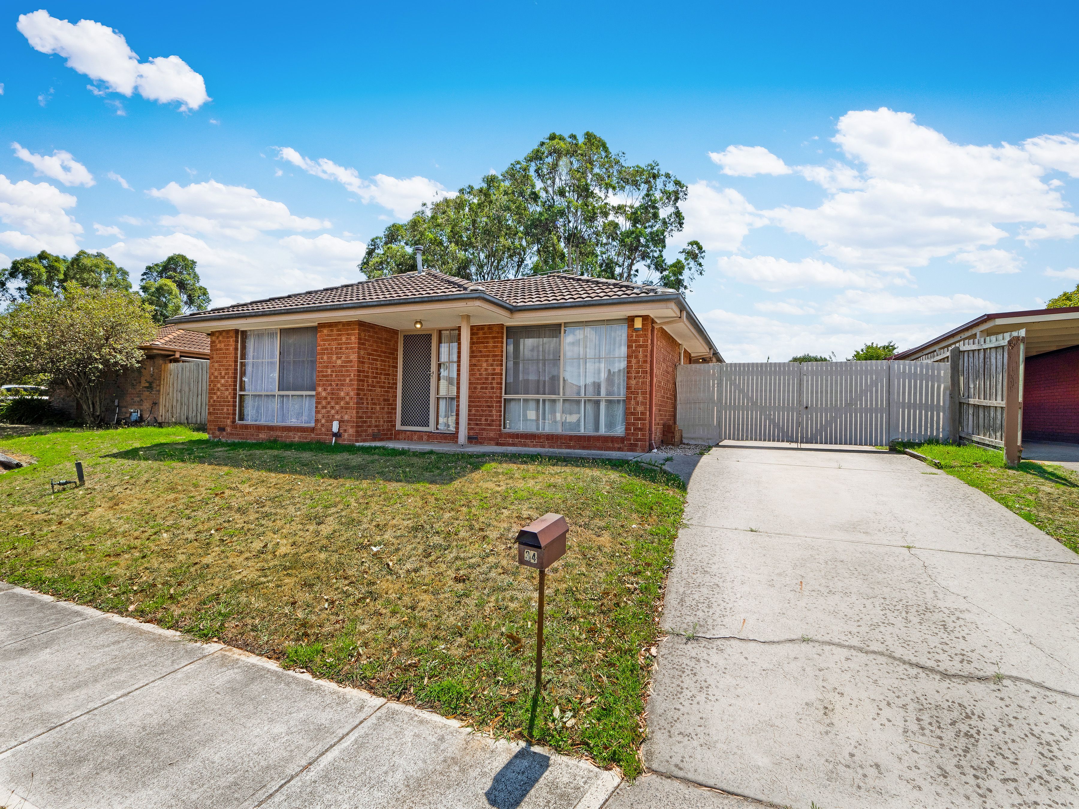 34 Heywood Crescent, Cranbourne North VIC 3977