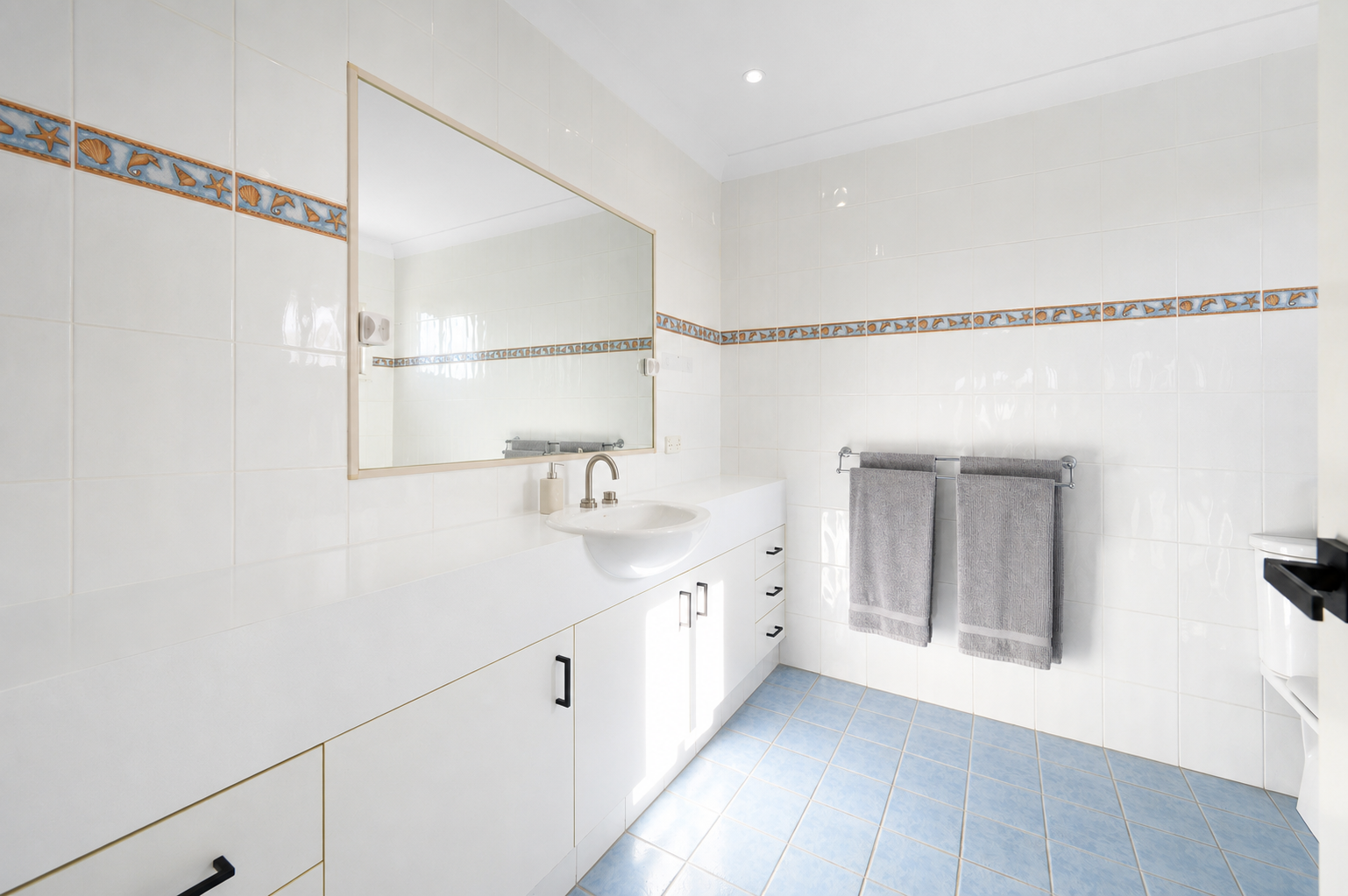 41 Seaspray Street — photo 11 of 30