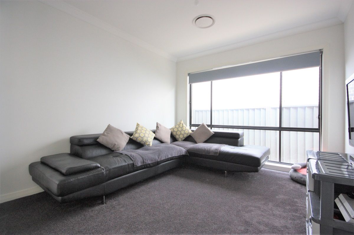 33 Coral flame Circuit, Gregory Hills, NSW 2557