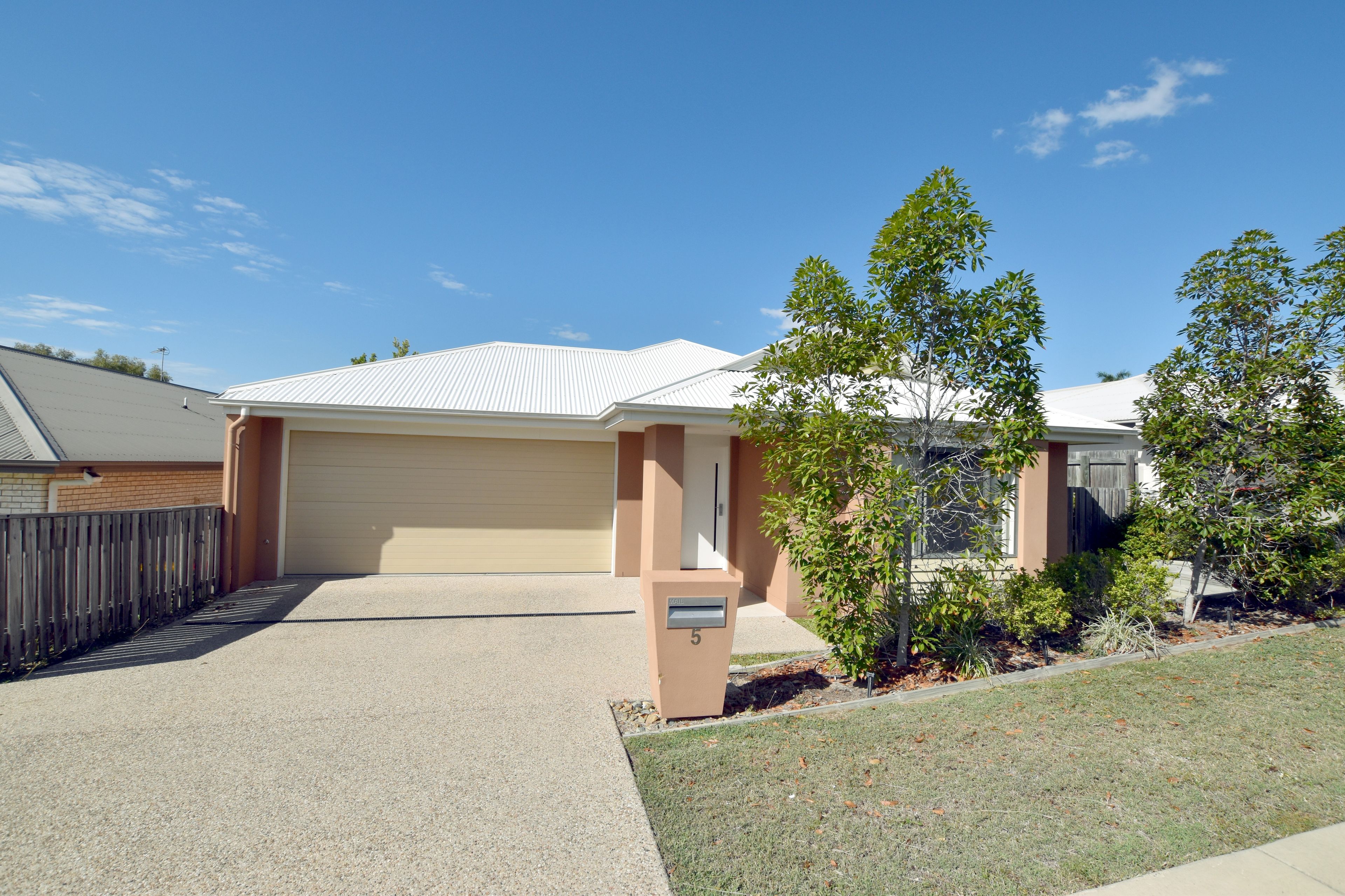 5 Isla Court, New Auckland, QLD 4680
