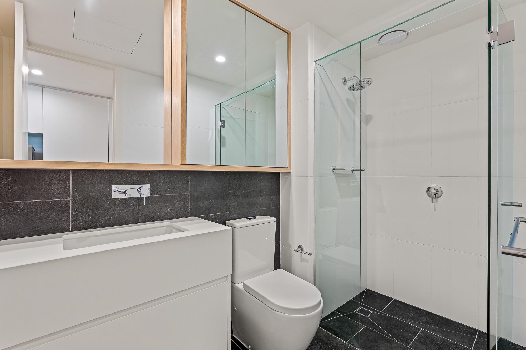 102/12 Queen Street, Blackburn, VIC 3130