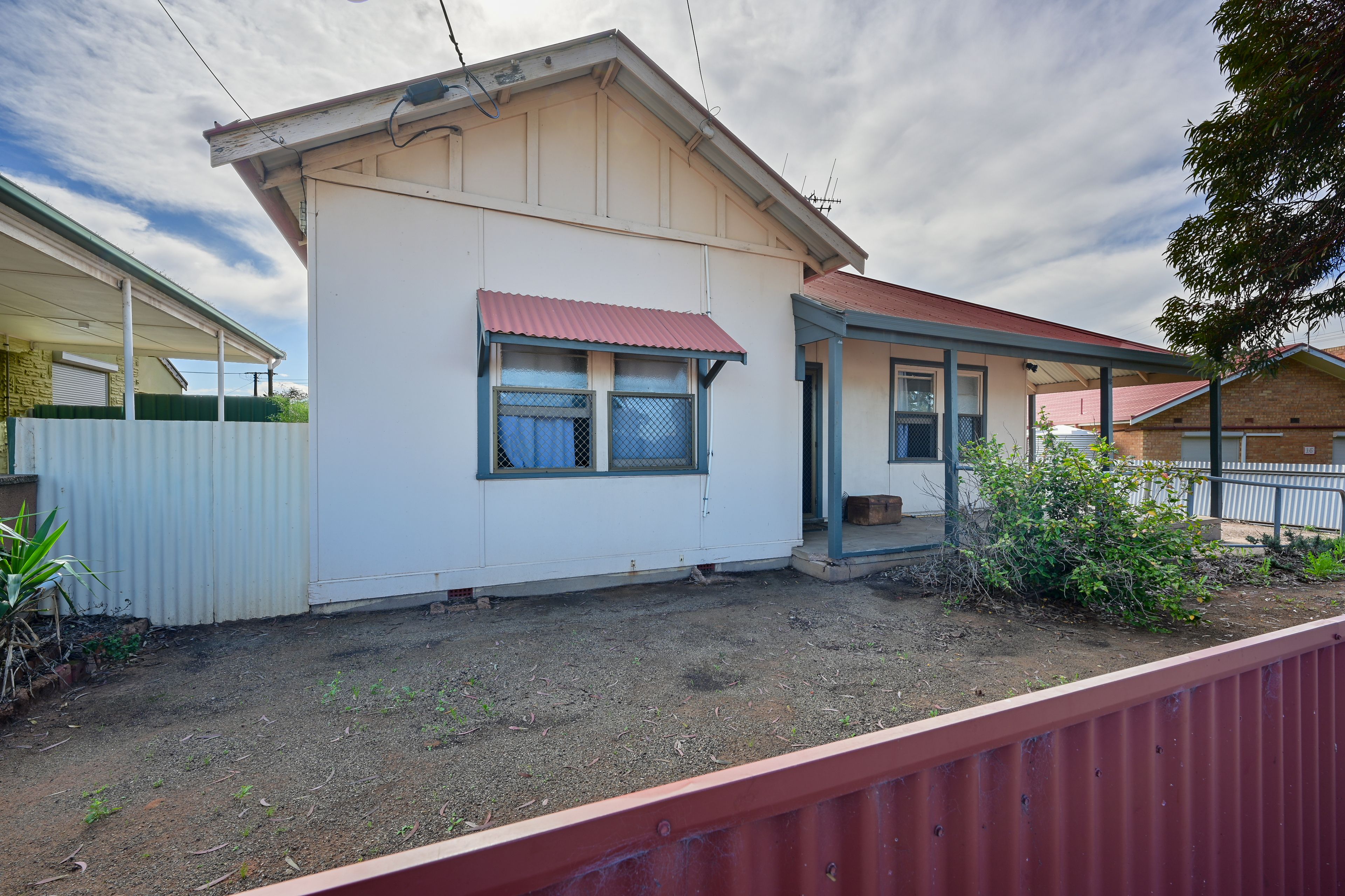 18 Eyre Highway — photo 3 of 16