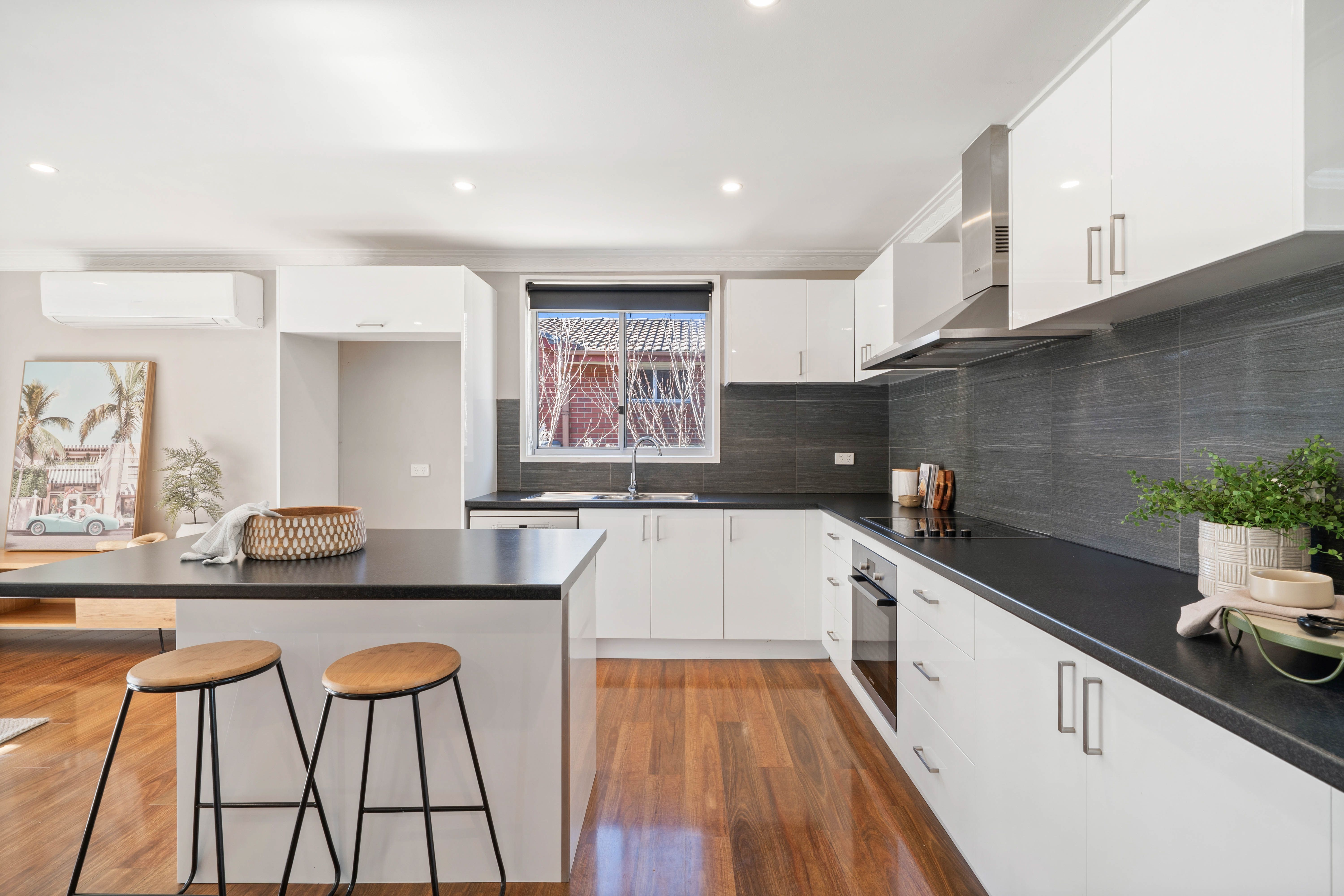 18 Stretton Crescent — photo 7 of 20