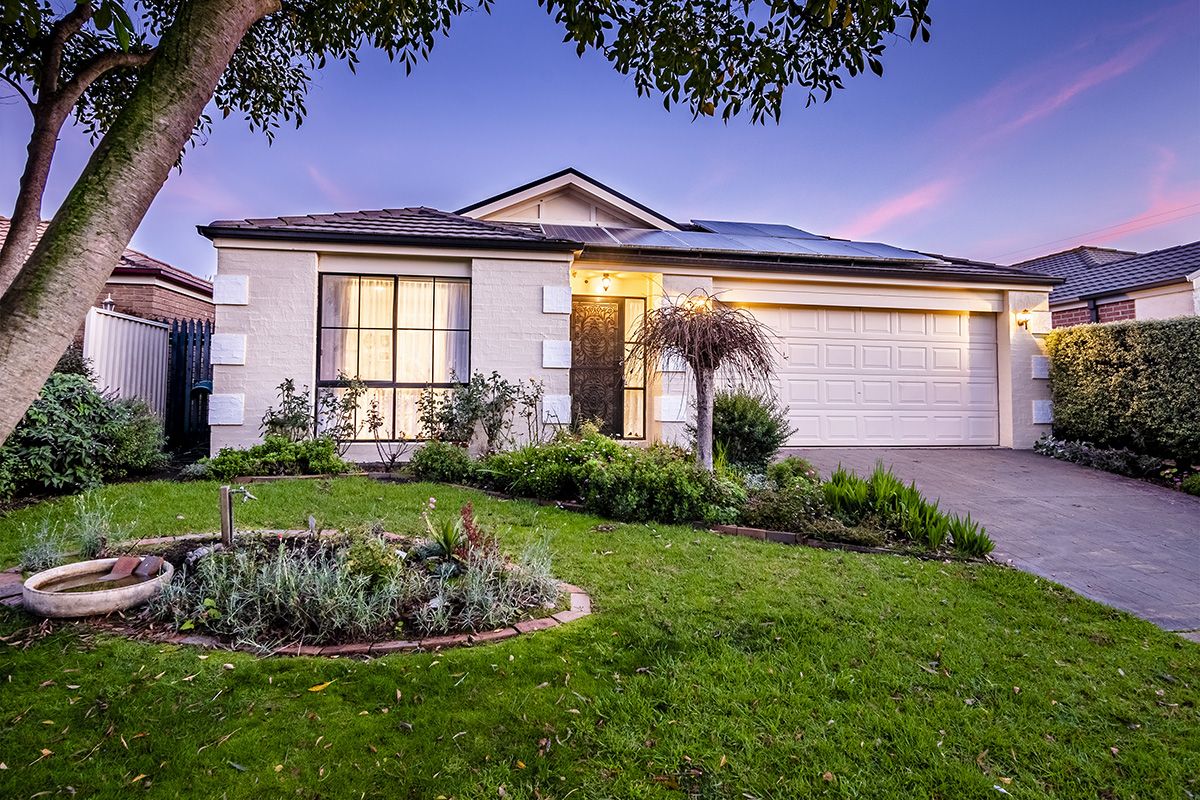 4 Oakmont Place, Cranbourne West VIC 3977