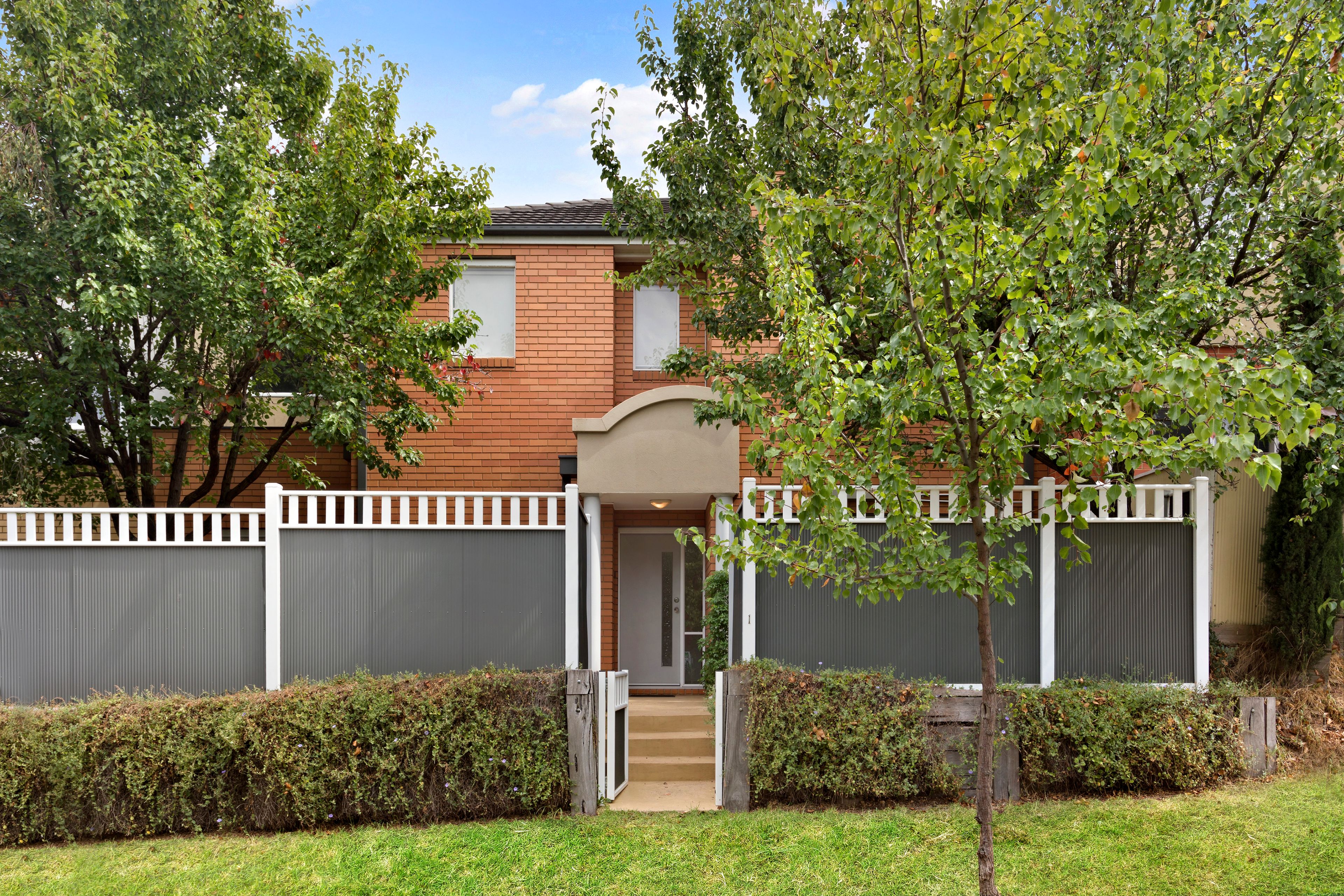 18 Tulloch Grove, Glen Waverley VIC 3150