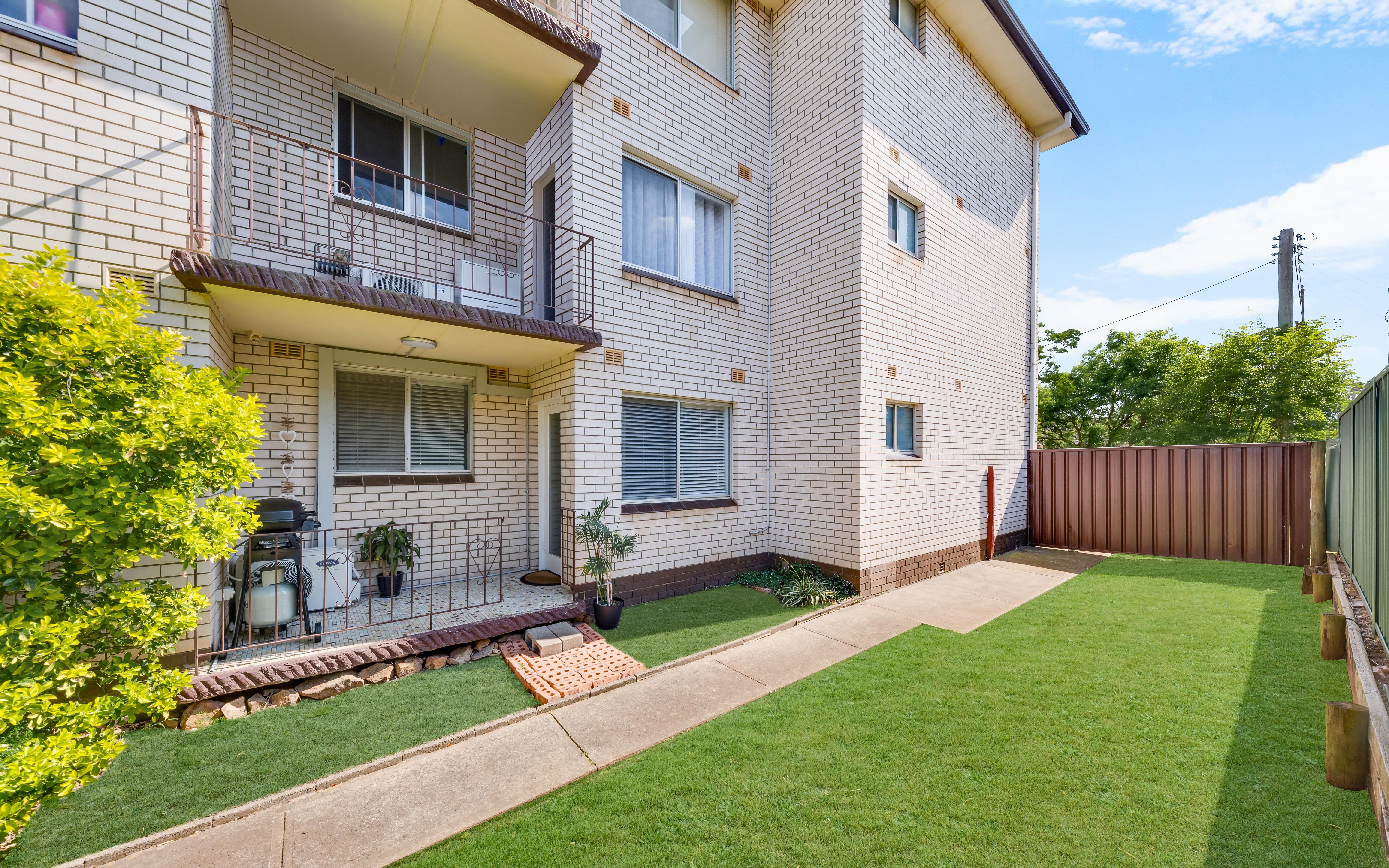 2/9 Reddall Street, Campbelltown, NSW 2560
