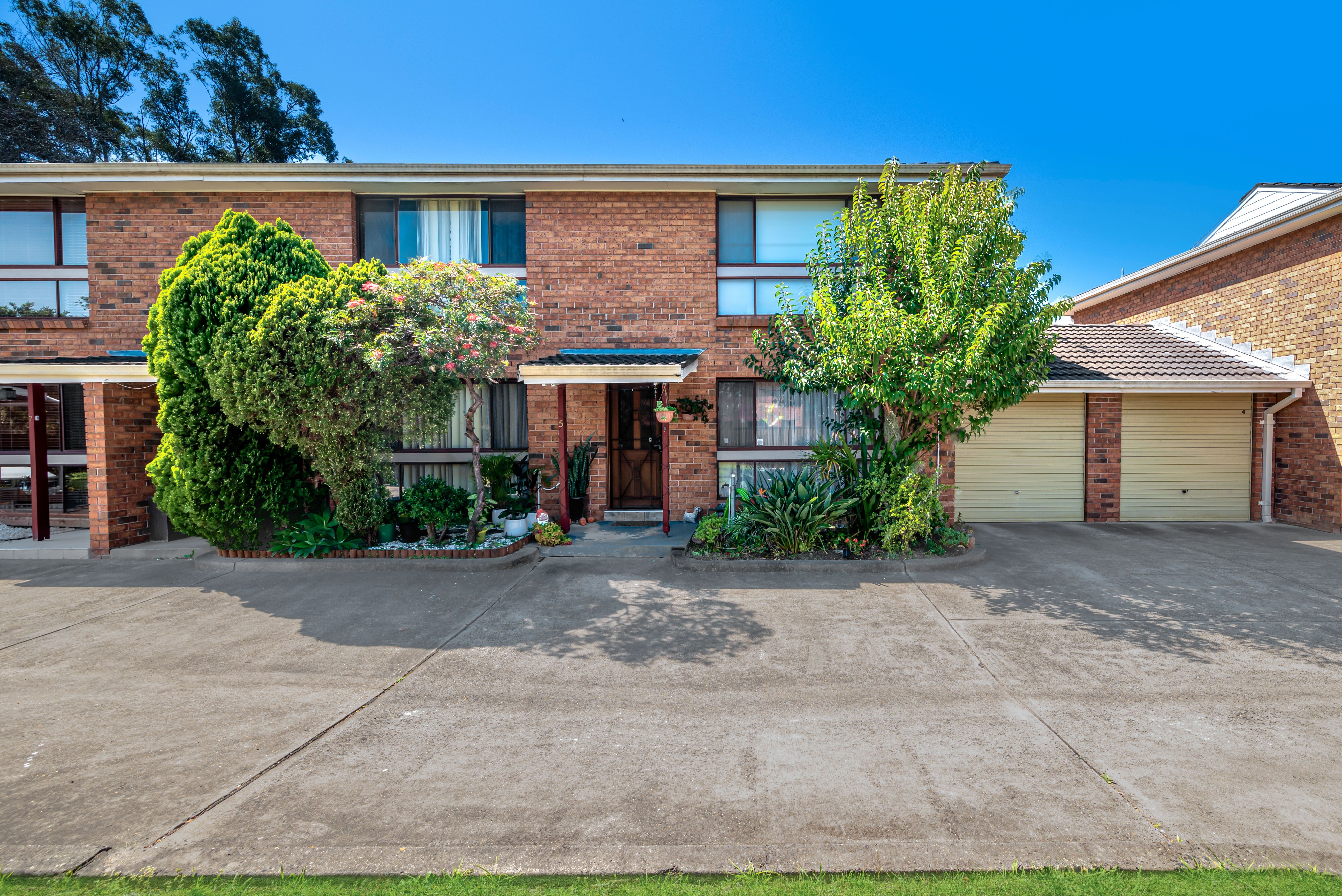 27 Myee Road, Macquarie Fields NSW 2564