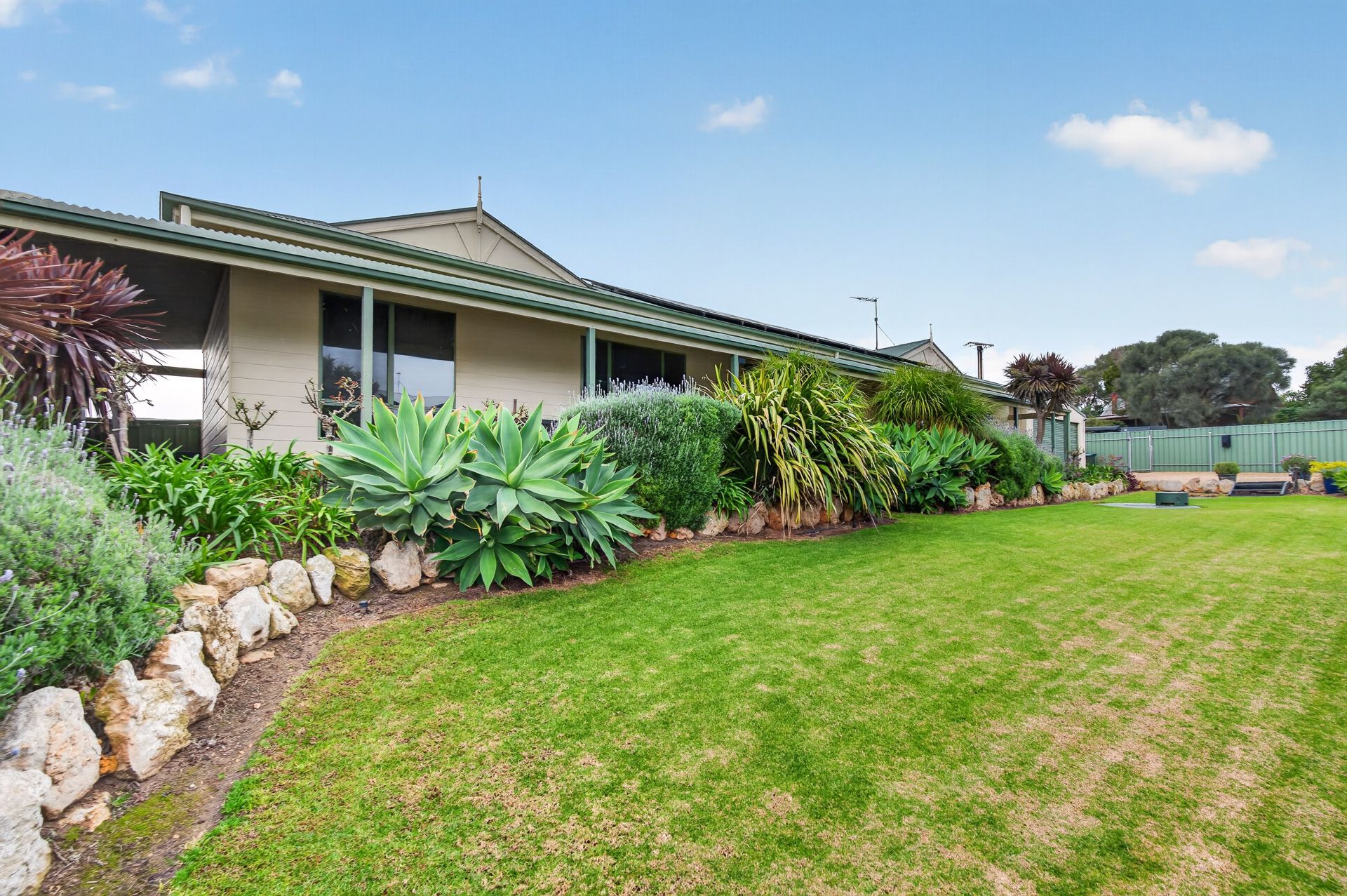 16 Golding Street — photo 3 of 30
