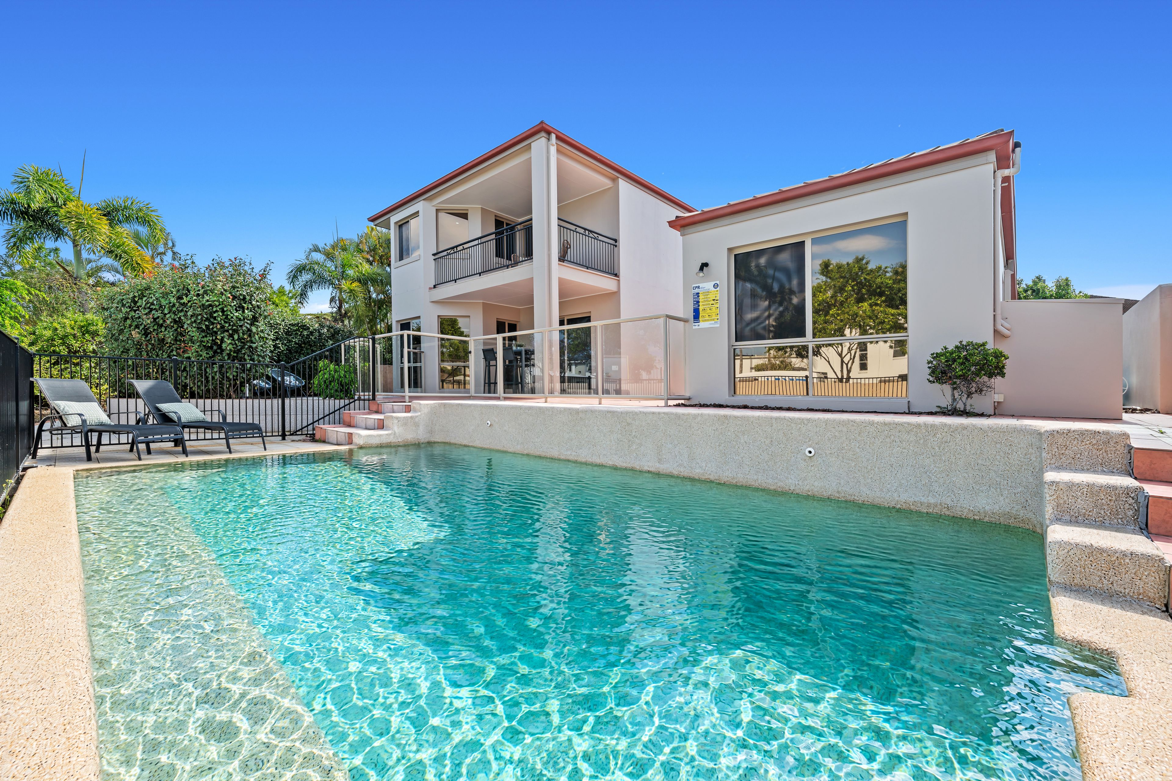 8 Palmcrest Drive, Carrara, QLD 4211