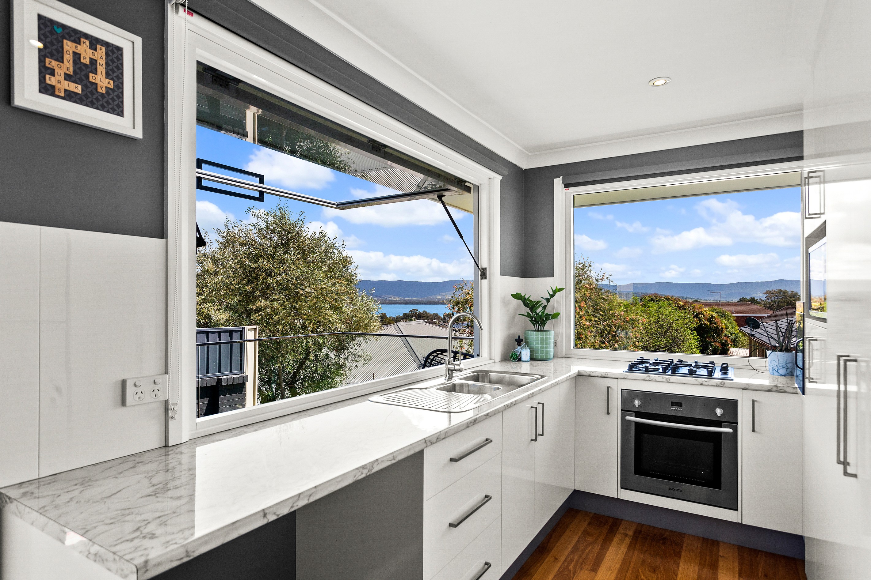 10 Freeman Parade, Mount Warrigal, NSW 2528