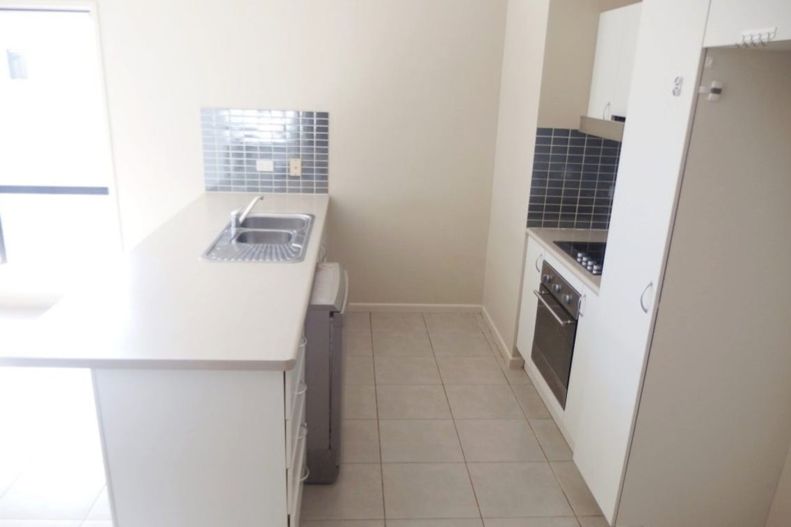 8 Black Apple Avenue, Mount Low, QLD 4818