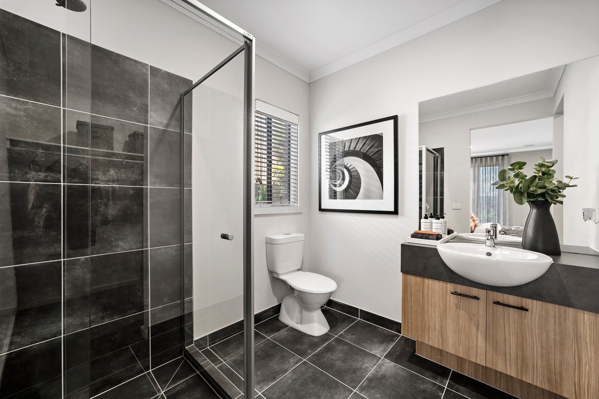 185 Honour Avenue — photo 3 of 22