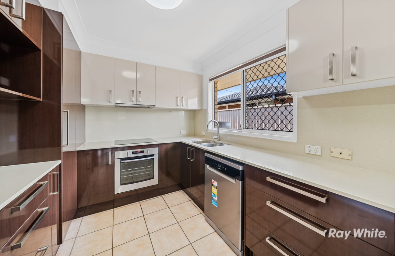 12 Haldham Crescent — photo 3 of 9