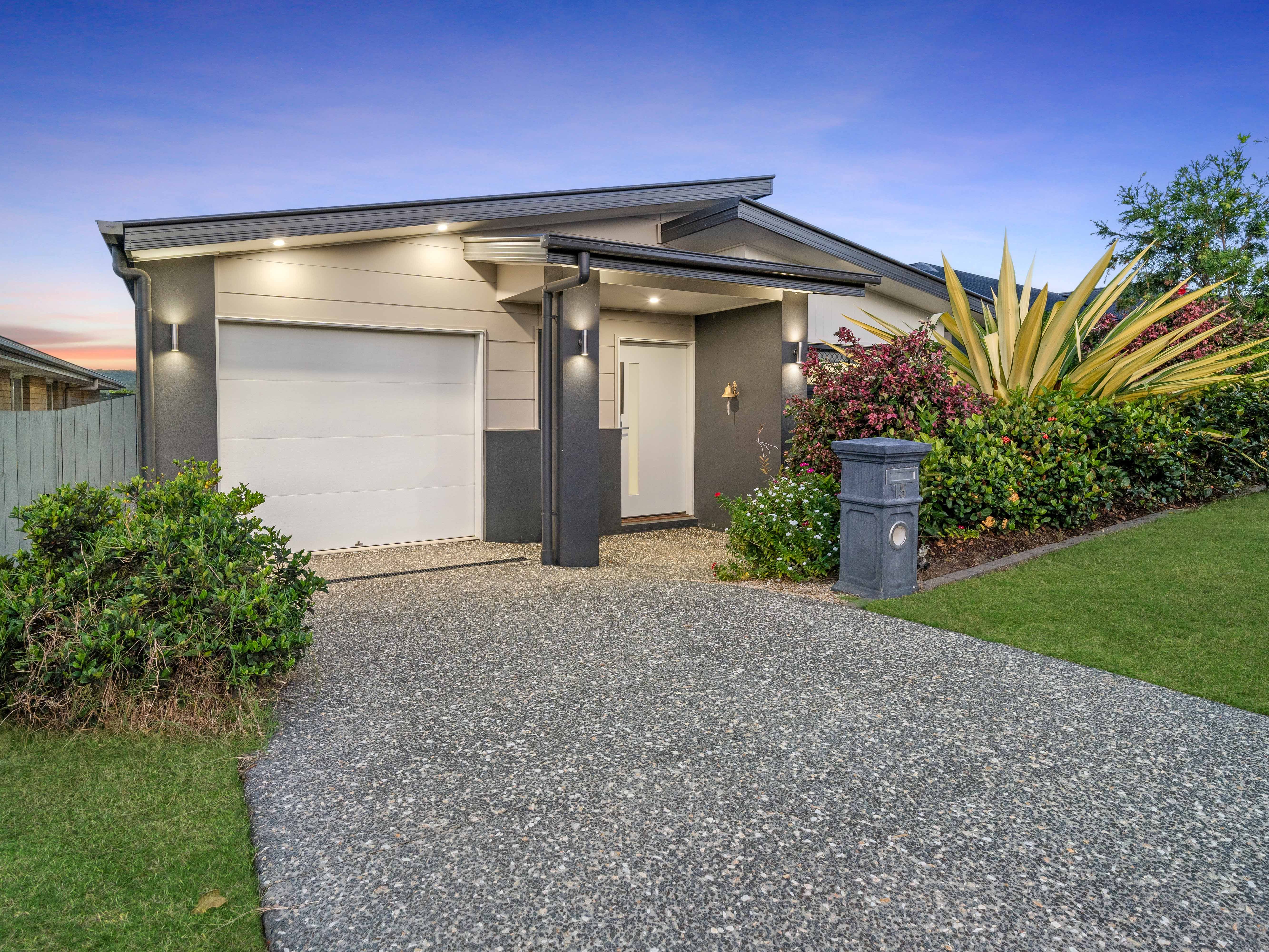 15 Dinden Road, South Ripley, QLD 4306