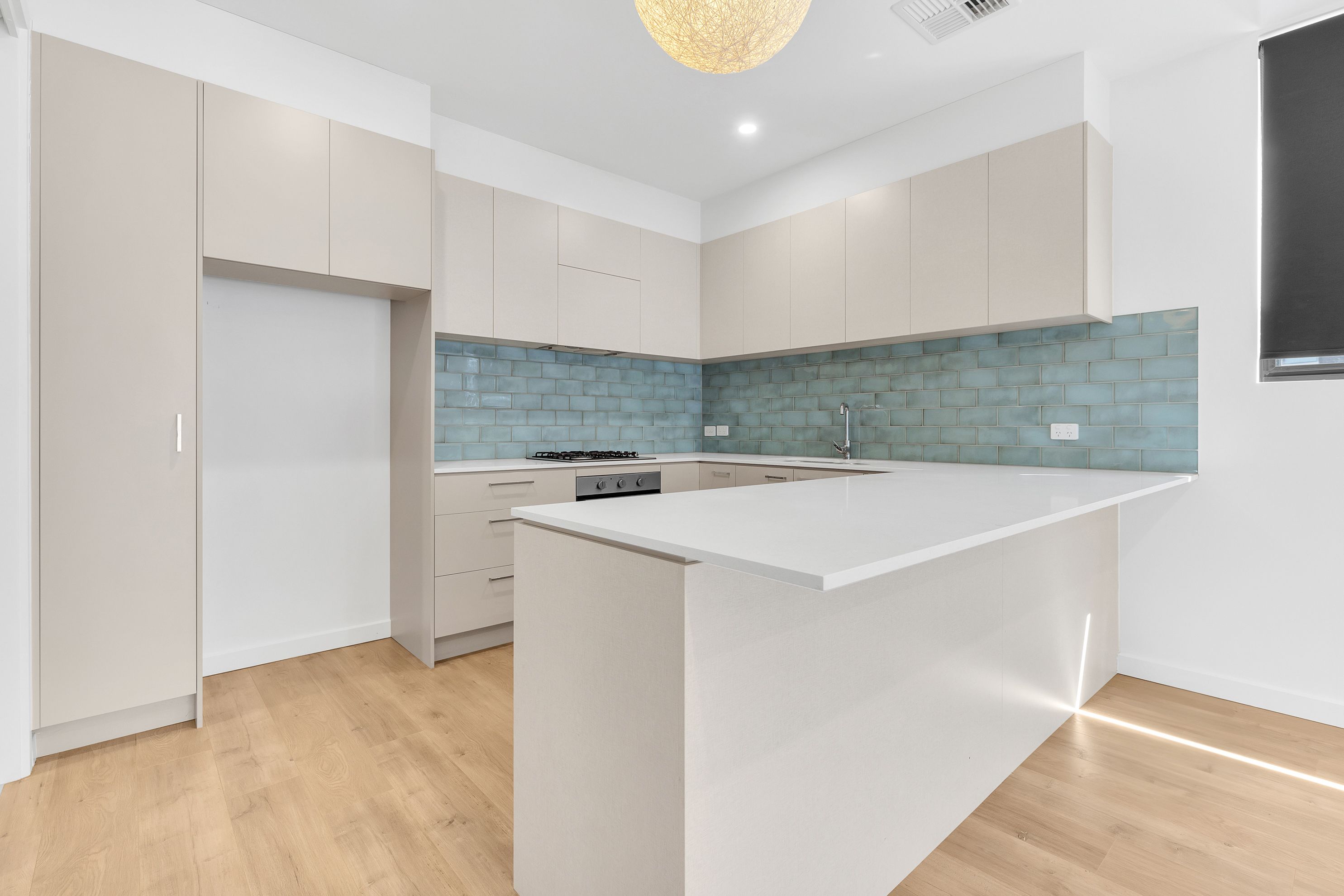 17 Hobart Lane — photo 5 of 25