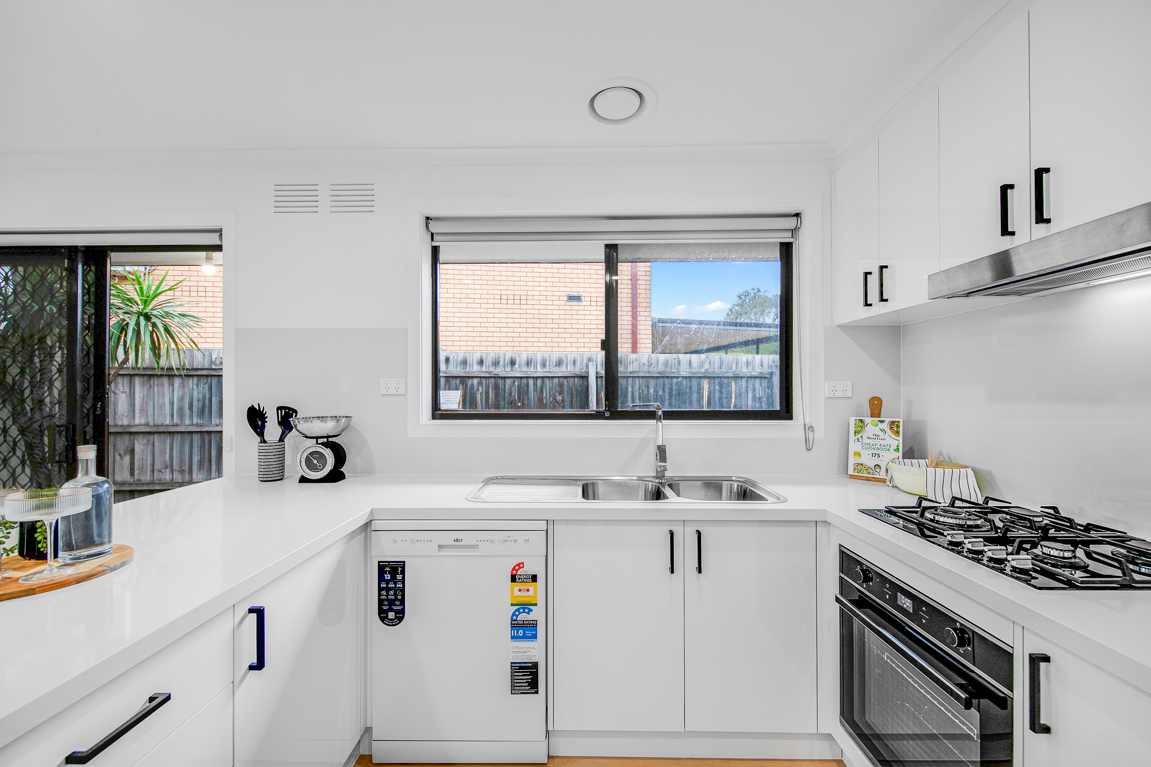 31 Dongola Road — photo 3 of 15