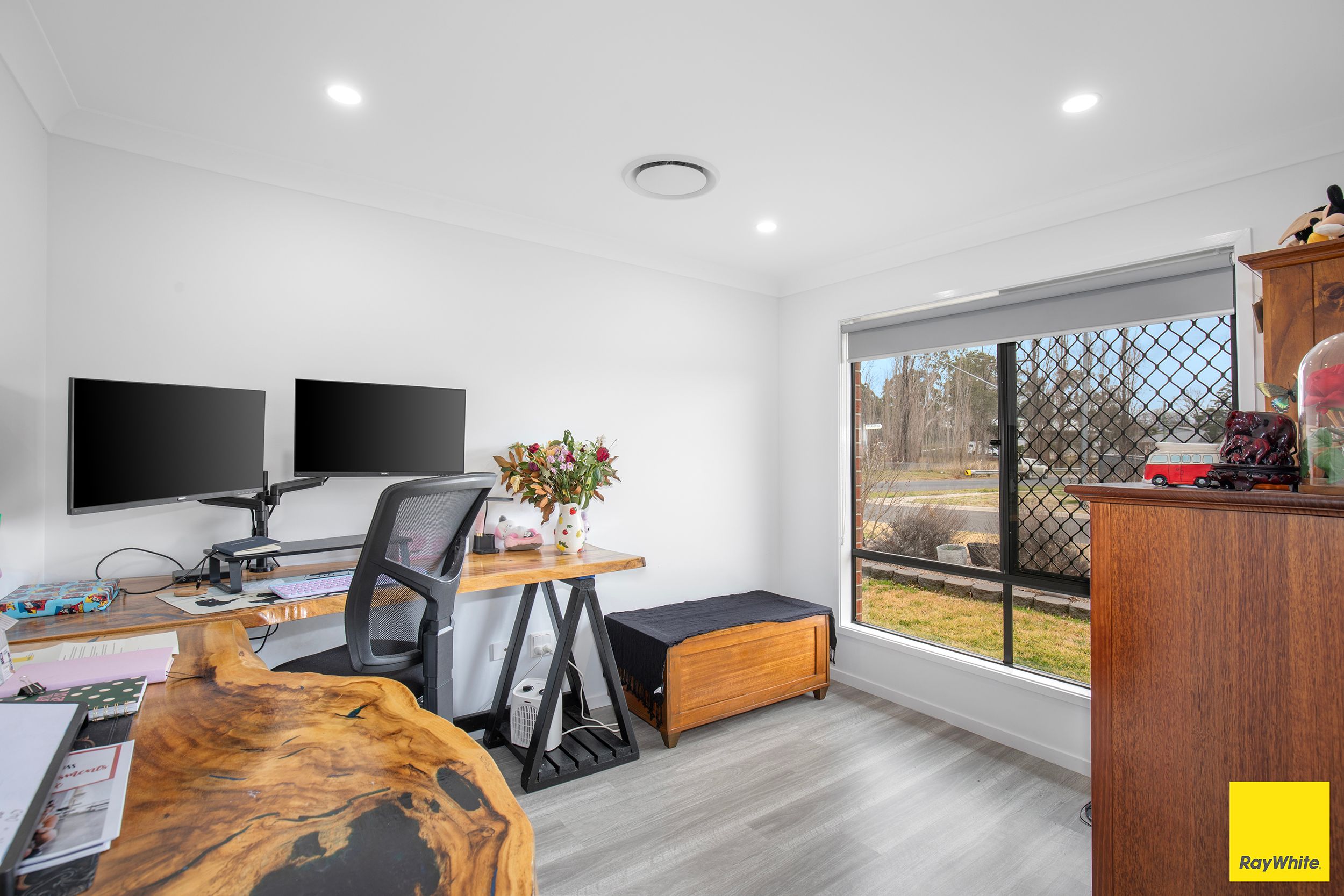 2 Greaves Close — photo 3 of 12
