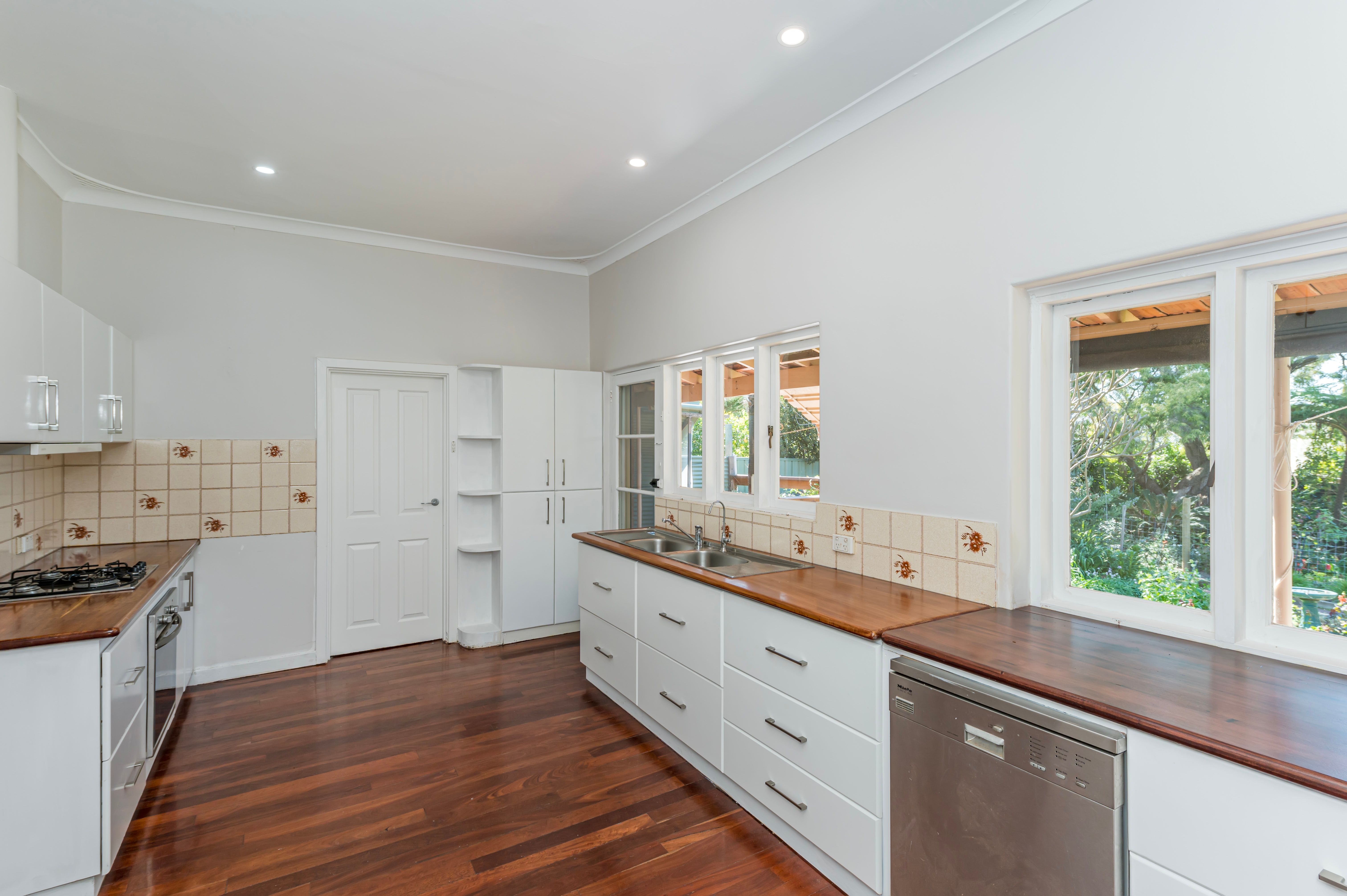 82 Banksia Street — photo 8 of 25
