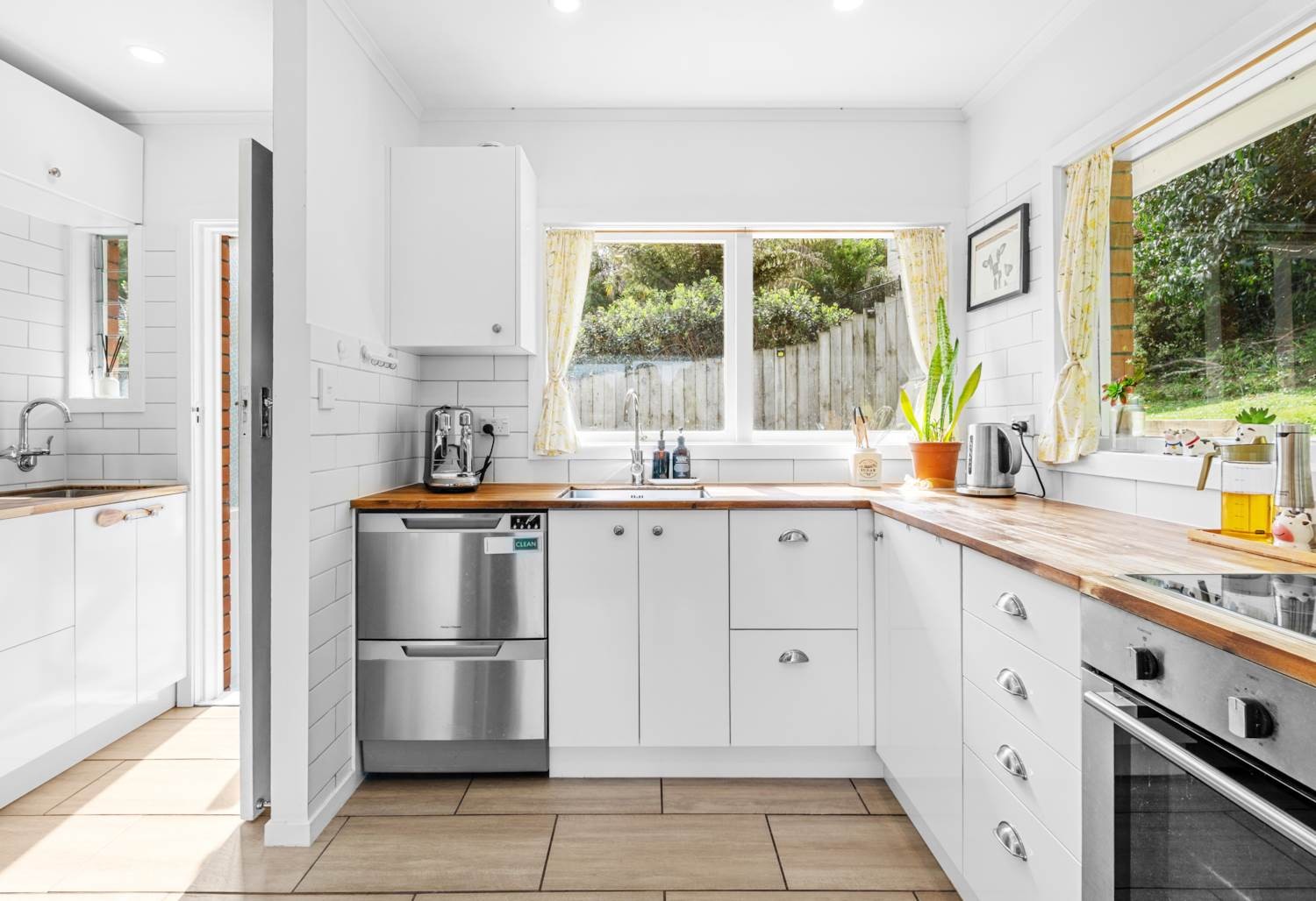 2/55 Ayton Drive, Totara Vale, North Shore City