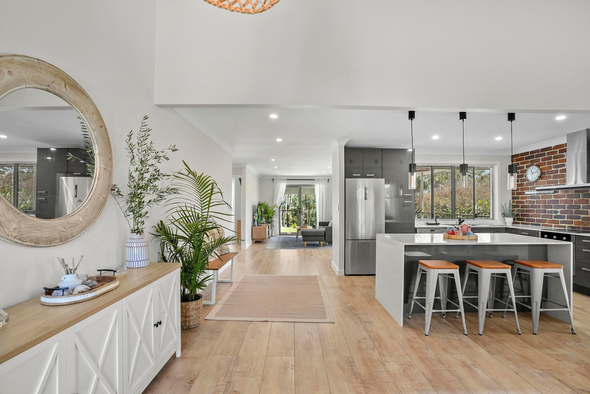 215 Simpsons Road, Elanora, QLD 4221