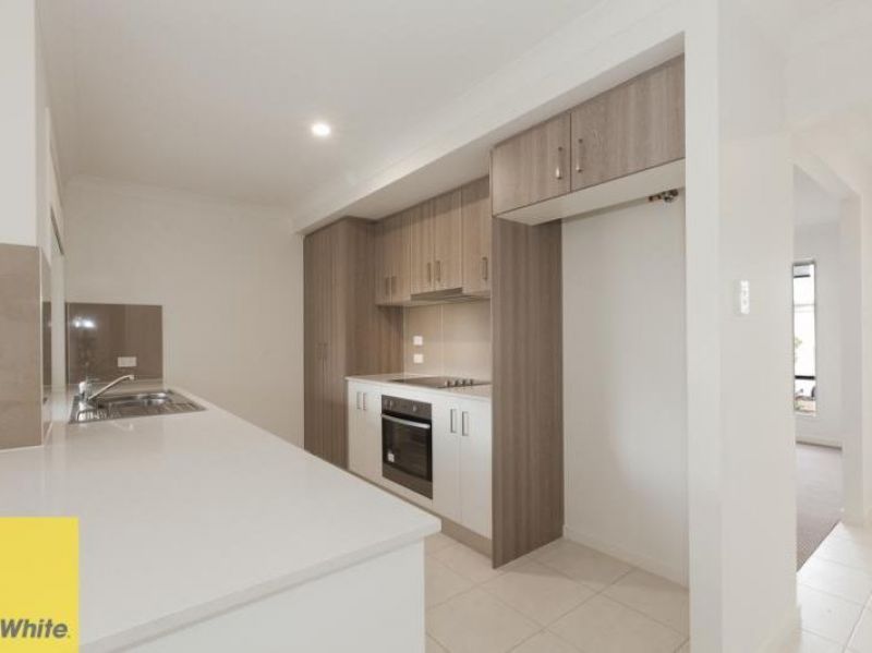 10 Paradise Street, Yarrabilba, QLD 4207