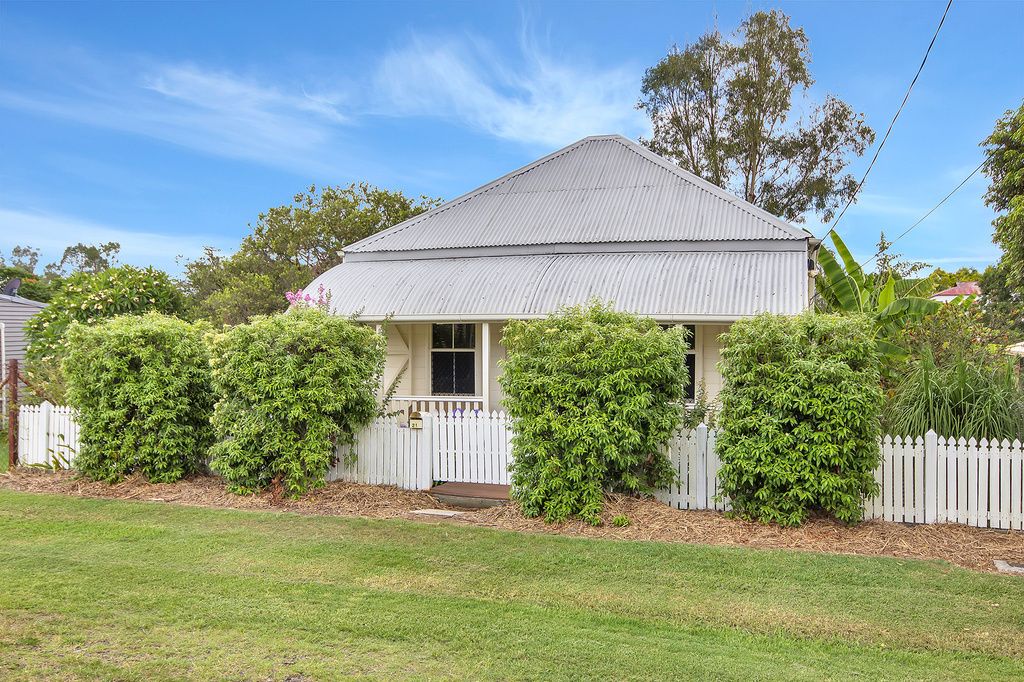 21 Pelican Street, North Ipswich, QLD 4305