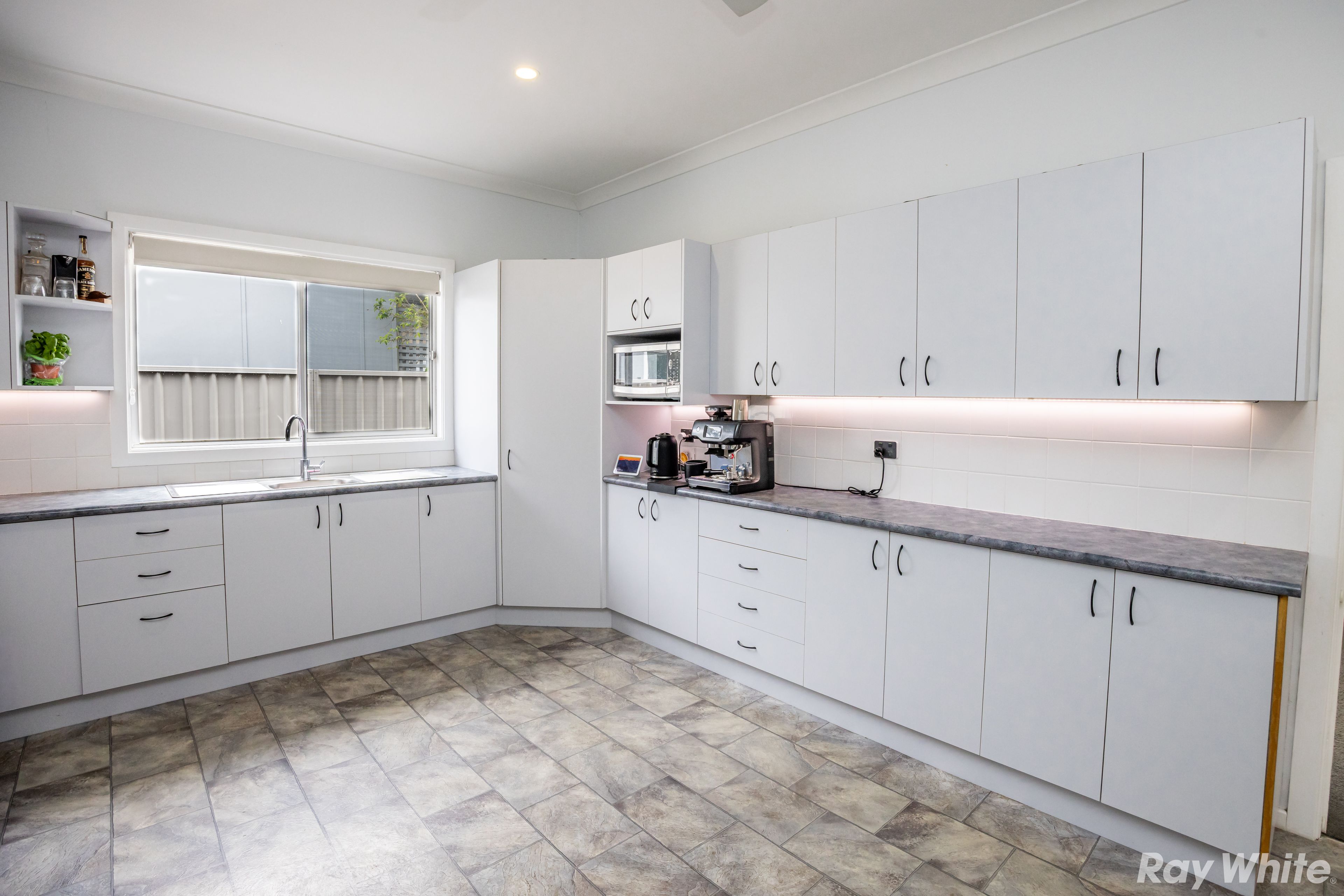 8 Kularoo Drive — photo 5 of 13