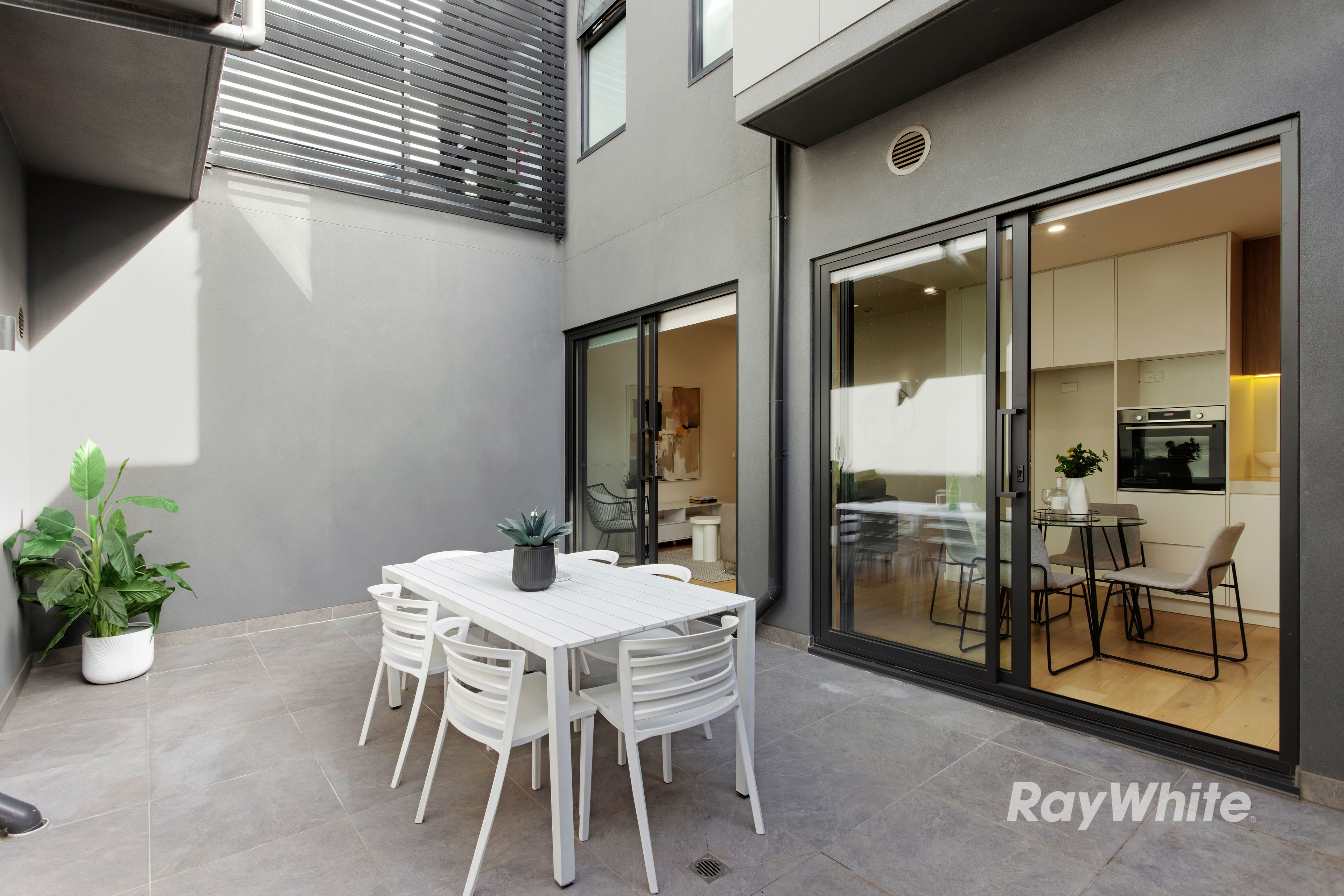 3/179A Booran Road — photo from Ray White Carnegie