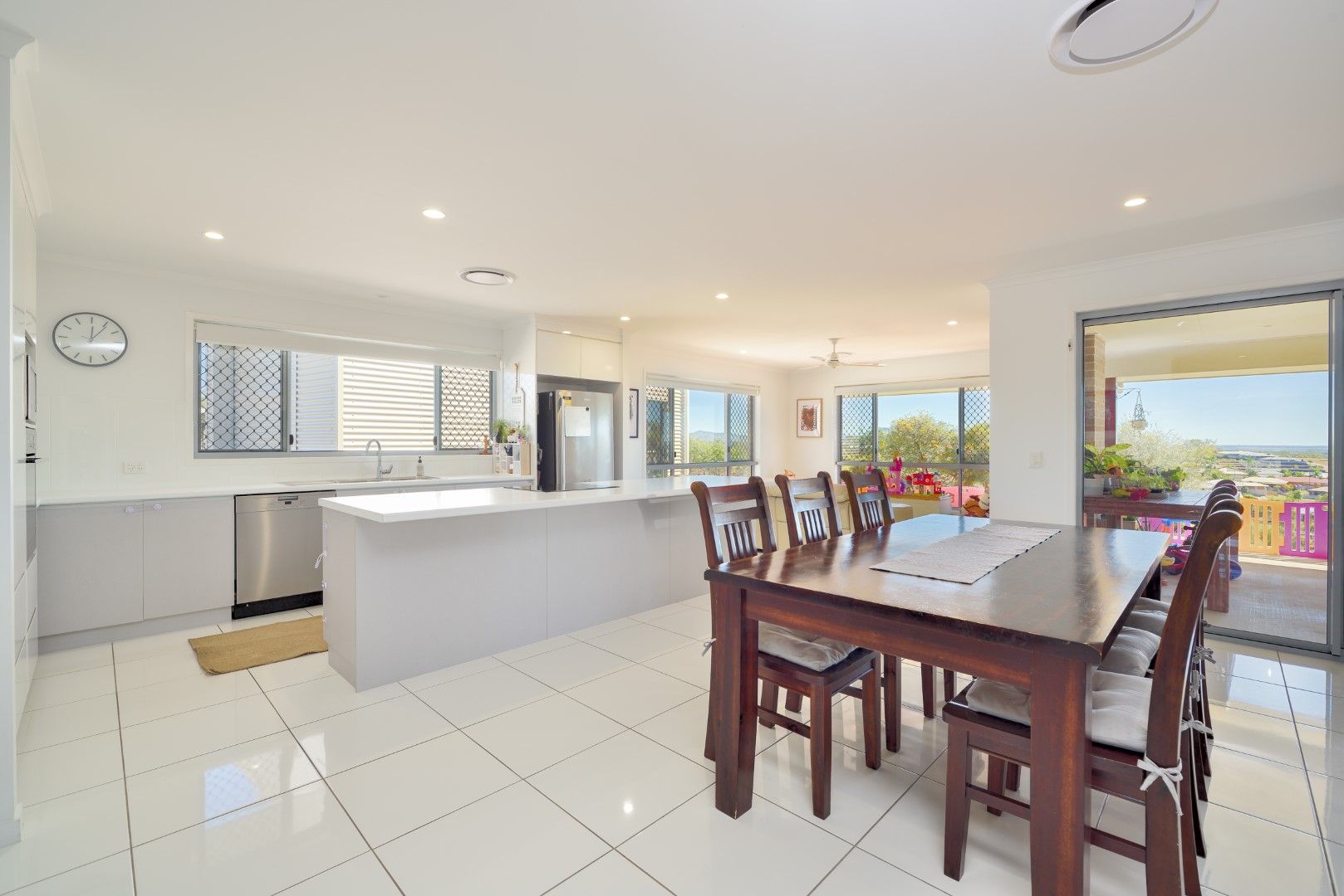 8 Eucalyptus Place, Kirkwood, QLD 4680