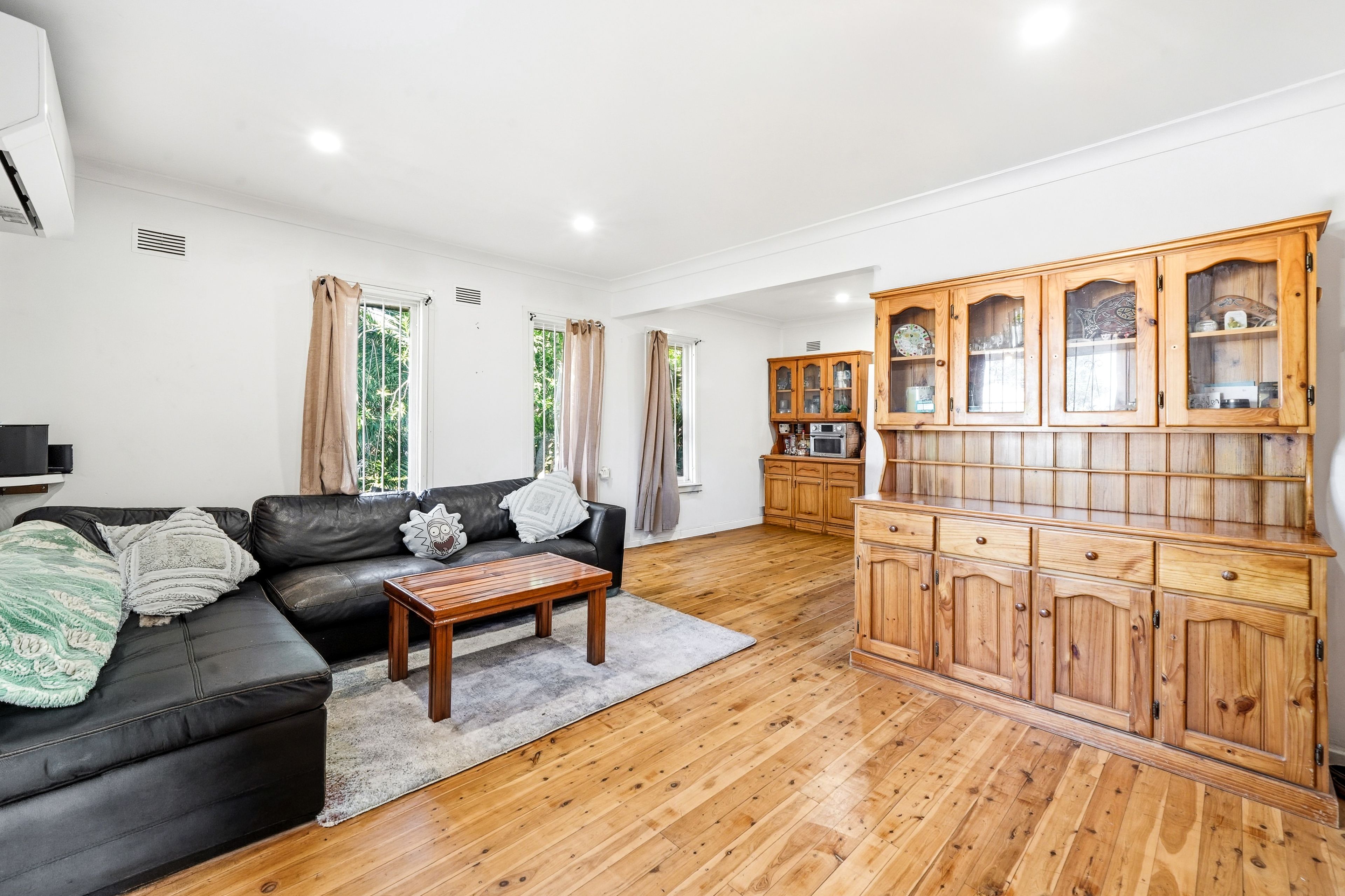 9 Parkes Crescent — photo 5 of 14