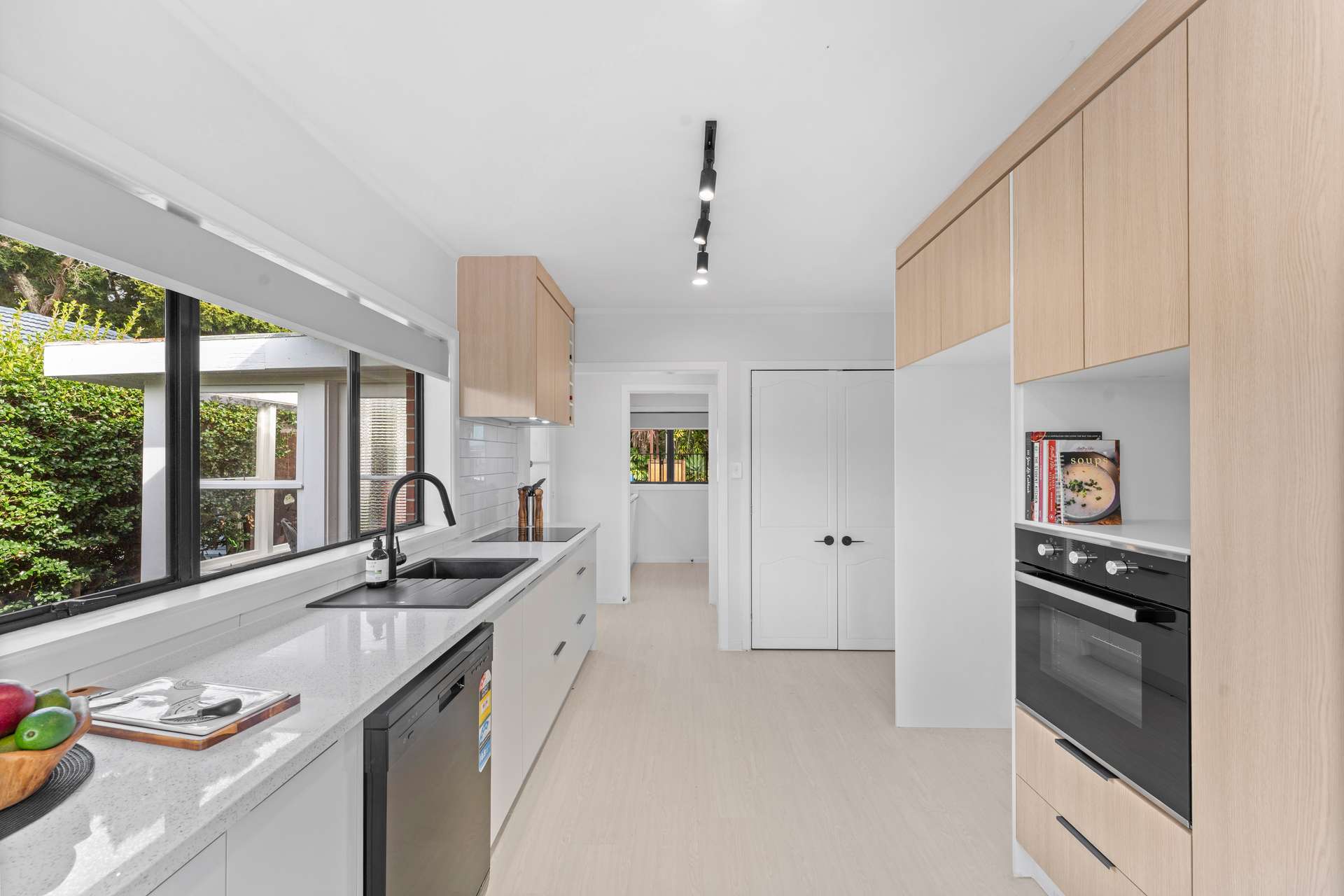 23 Lawrence Crescent photo 5