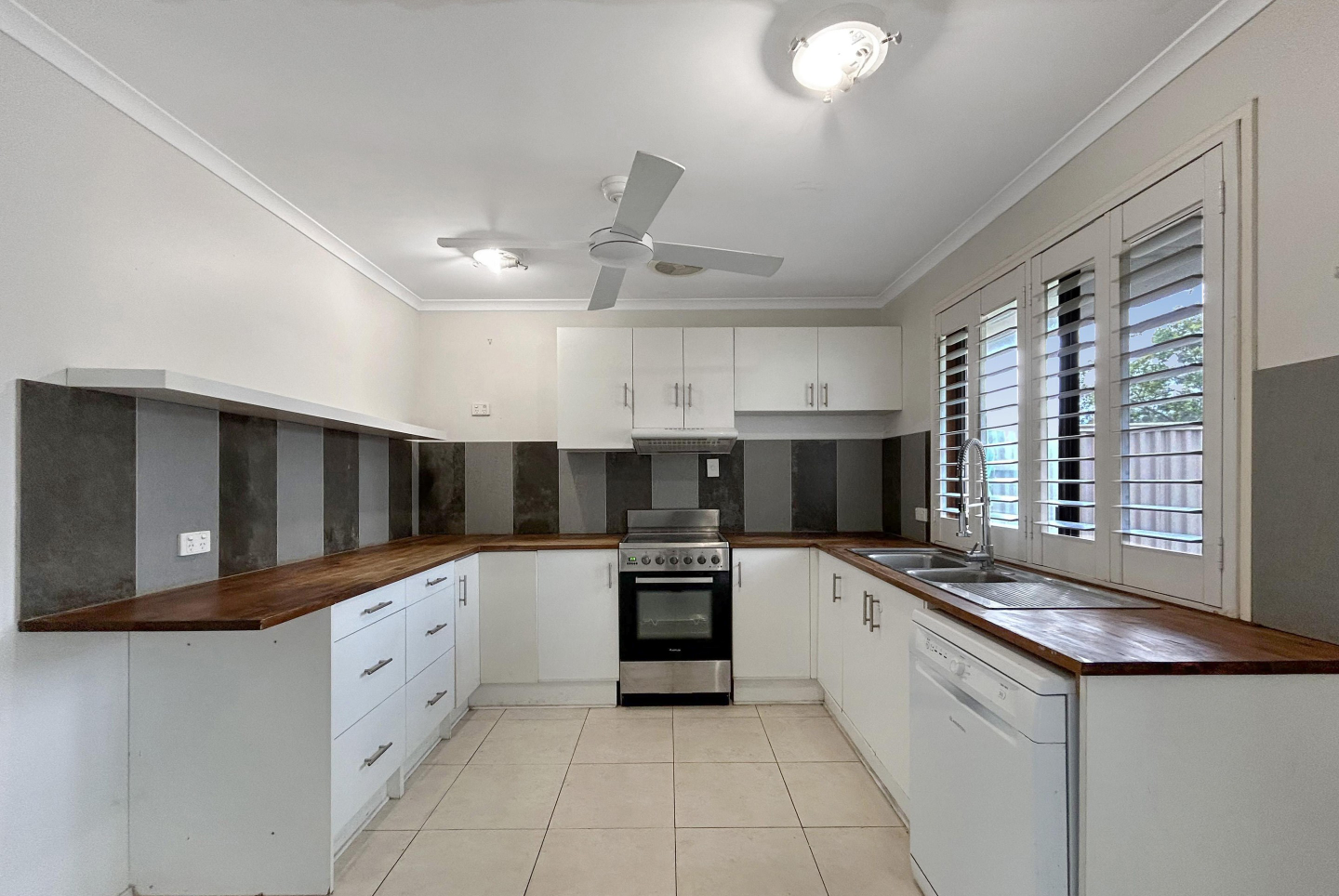 1/16 Paramount Place, Oxenford, QLD 4210