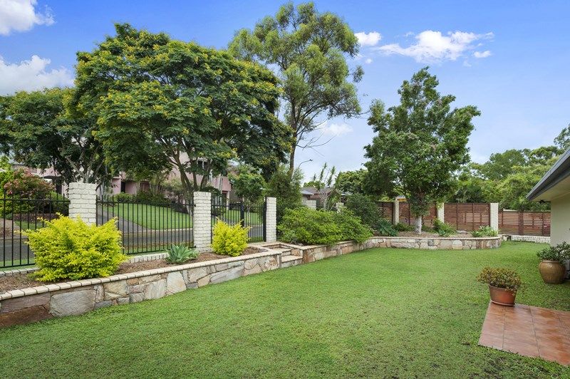 28 Meadowbank Street, Carindale, QLD 4152