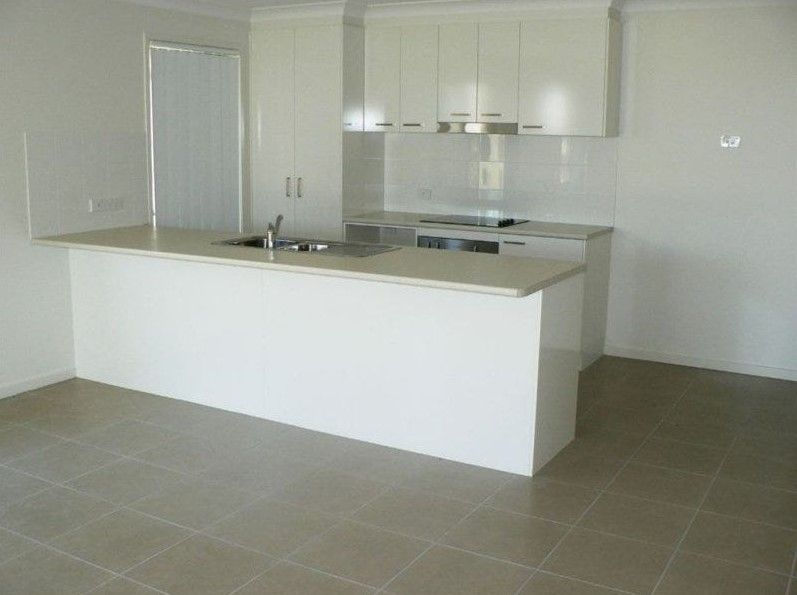 8 Williams Crescent, North Lakes, QLD 4509